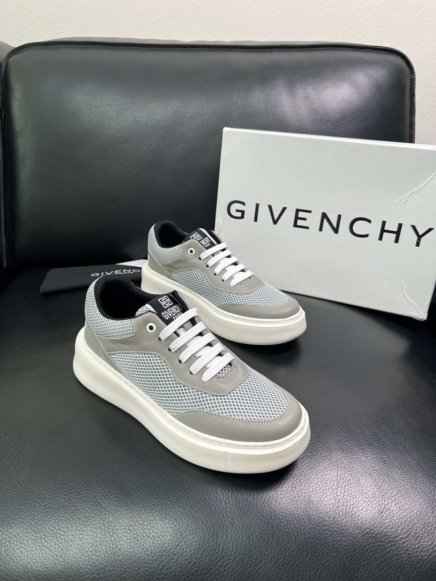 Givenchy 🔍顶级代购🇮🇹 纪梵希 新品专柜同步原厂配置，意大利进口牛皮搭配网布面料，全鞋配件私模