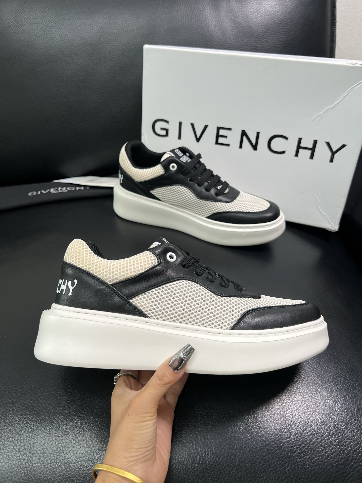 Givenchy 🔍顶级代购🇮🇹 纪梵希 新品专柜同步原厂配置，意大利进口牛皮搭配网布面料，全鞋配件私模