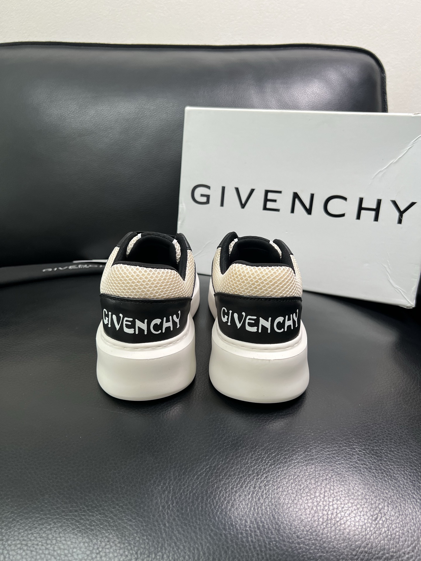 Givenchy 🔍顶级代购🇮🇹 纪梵希 新品专柜同步原厂配置，意大利进口牛皮搭配网布面料，全鞋配件私模