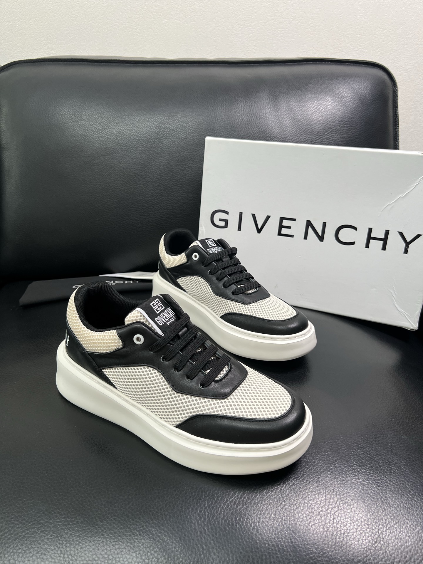Givenchy 🔍顶级代购🇮🇹 纪梵希 新品专柜同步原厂配置，意大利进口牛皮搭配网布面料，全鞋配件私模