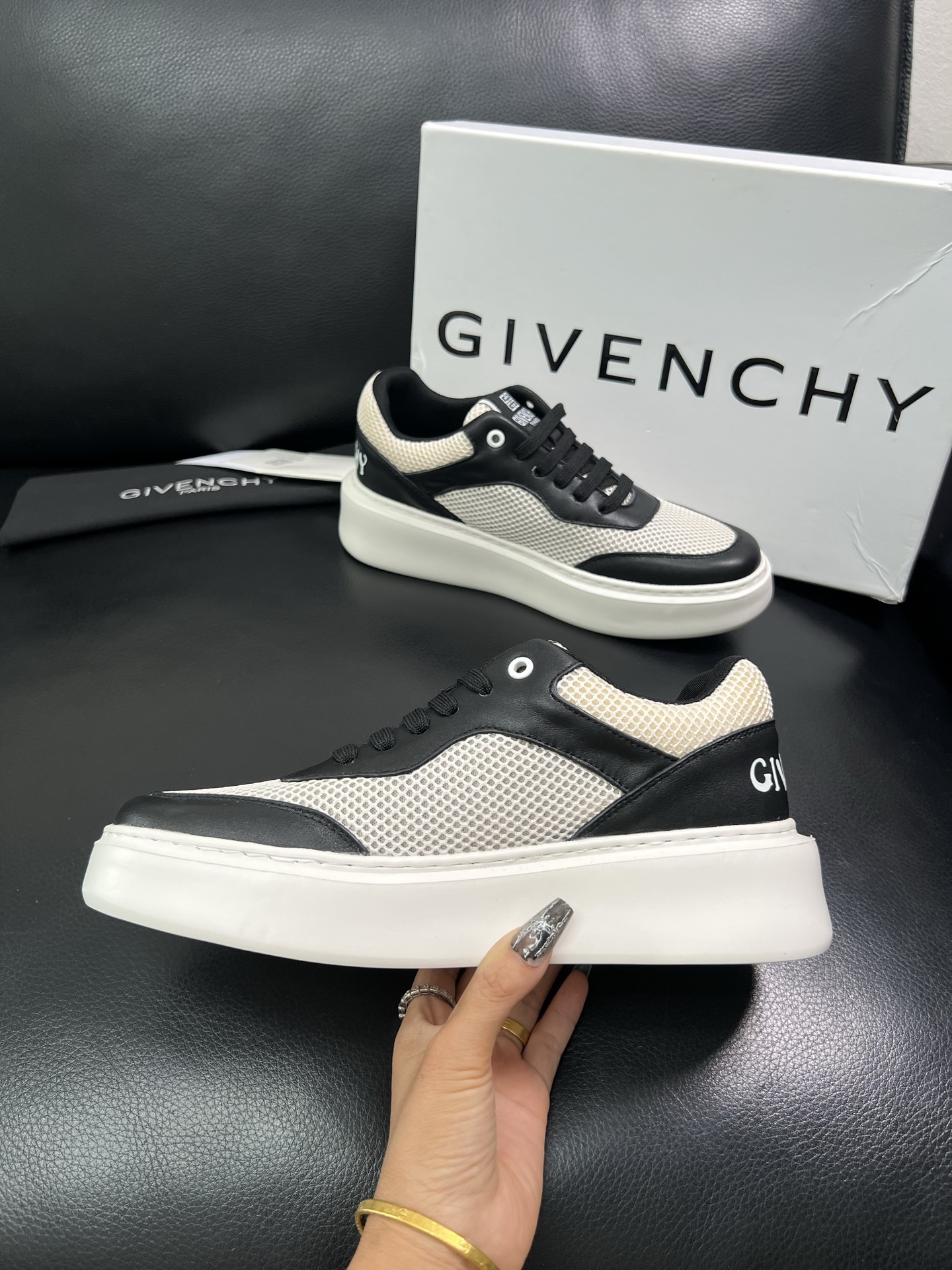 Givenchy 🔍顶级代购🇮🇹 纪梵希 新品专柜同步原厂配置，意大利进口牛皮搭配网布面料，全鞋配件私模