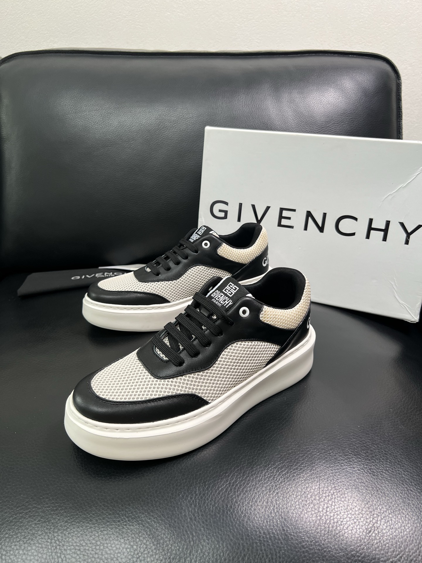 Givenchy 🔍顶级代购🇮🇹 纪梵希 新品专柜同步原厂配置，意大利进口牛皮搭配网布面料，全鞋配件私模
