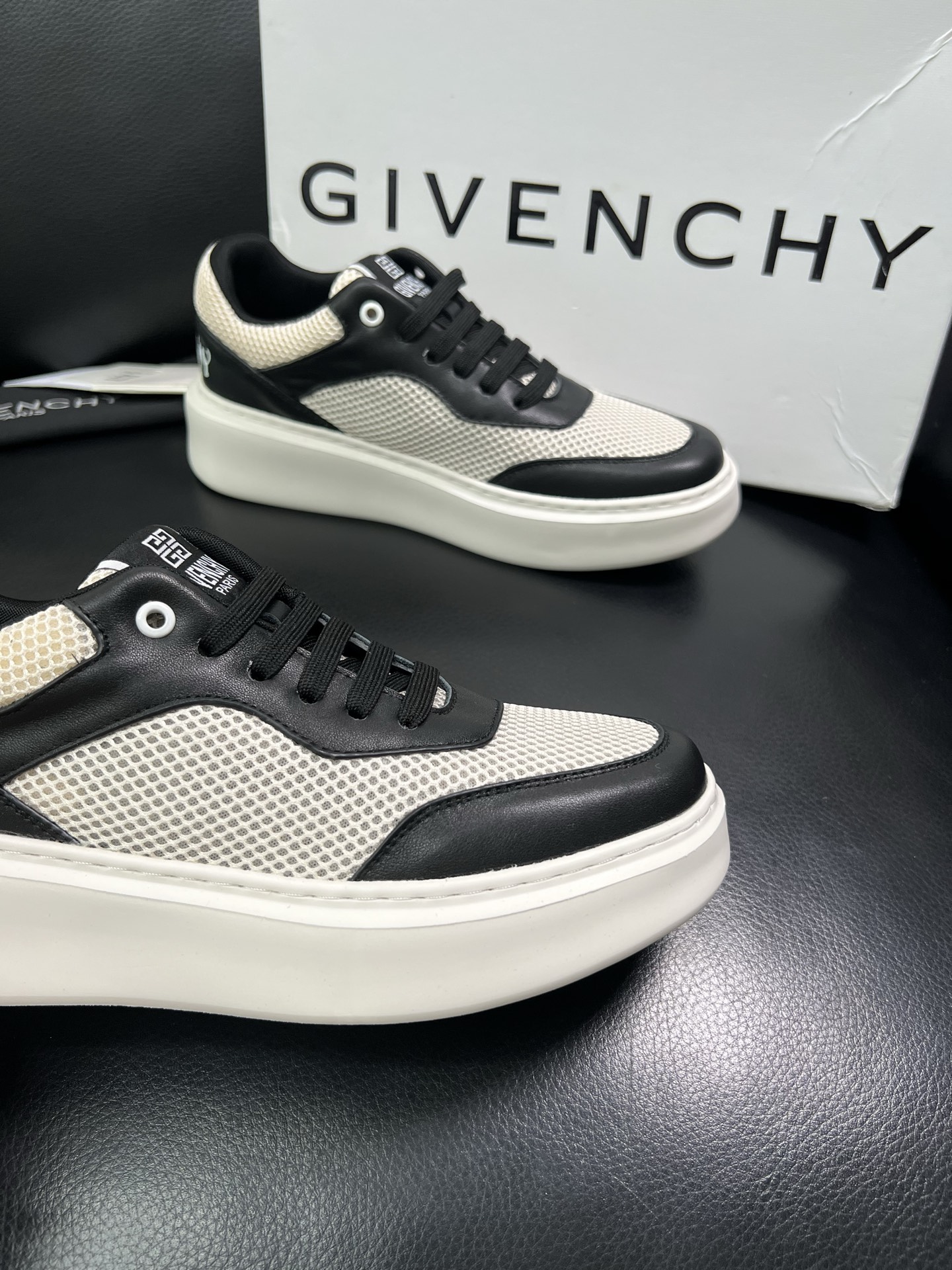 Givenchy 🔍顶级代购🇮🇹 纪梵希 新品专柜同步原厂配置，意大利进口牛皮搭配网布面料，全鞋配件私模