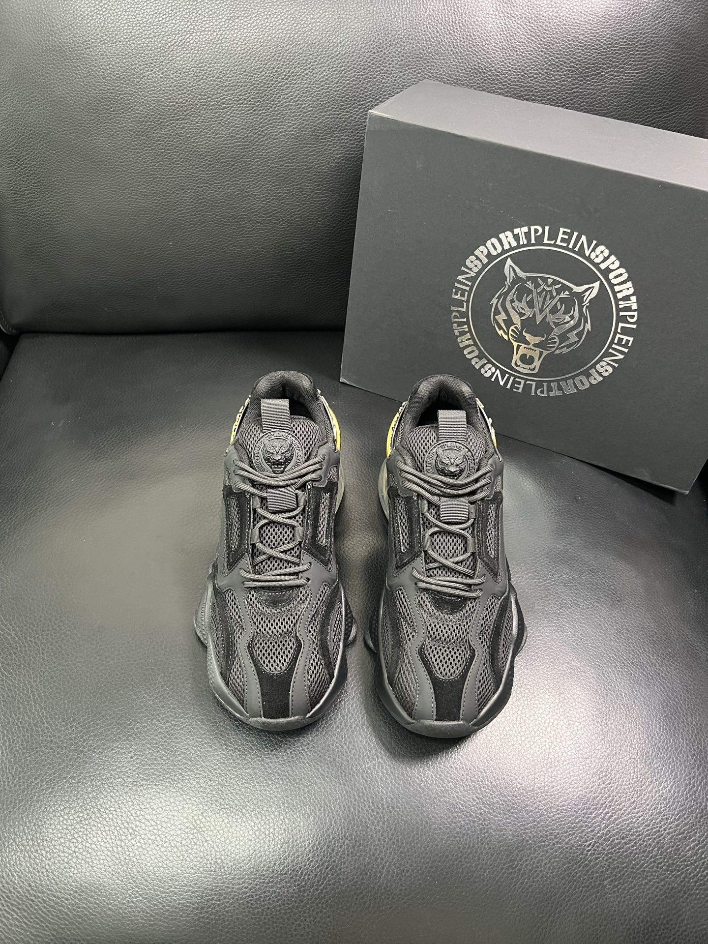 PHILIPP PLEIN 顶级代购 菲利普PP 新品专柜同步原厂配置，意大利进口牛皮搭配网布面料，全鞋