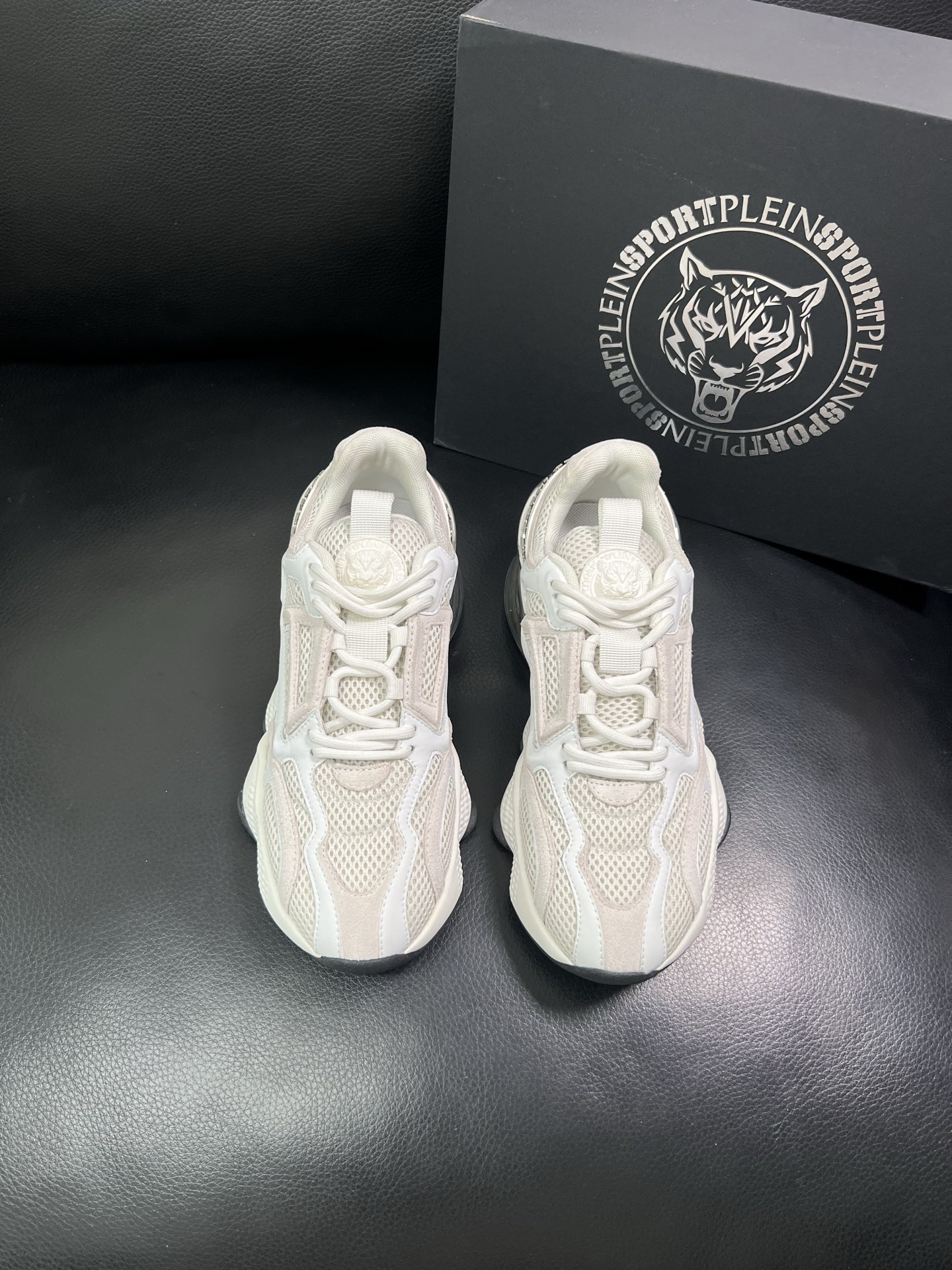PHILIPP PLEIN 顶级代购 菲利普PP 新品专柜同步原厂配置，意大利进口牛皮搭配网布面料，全鞋