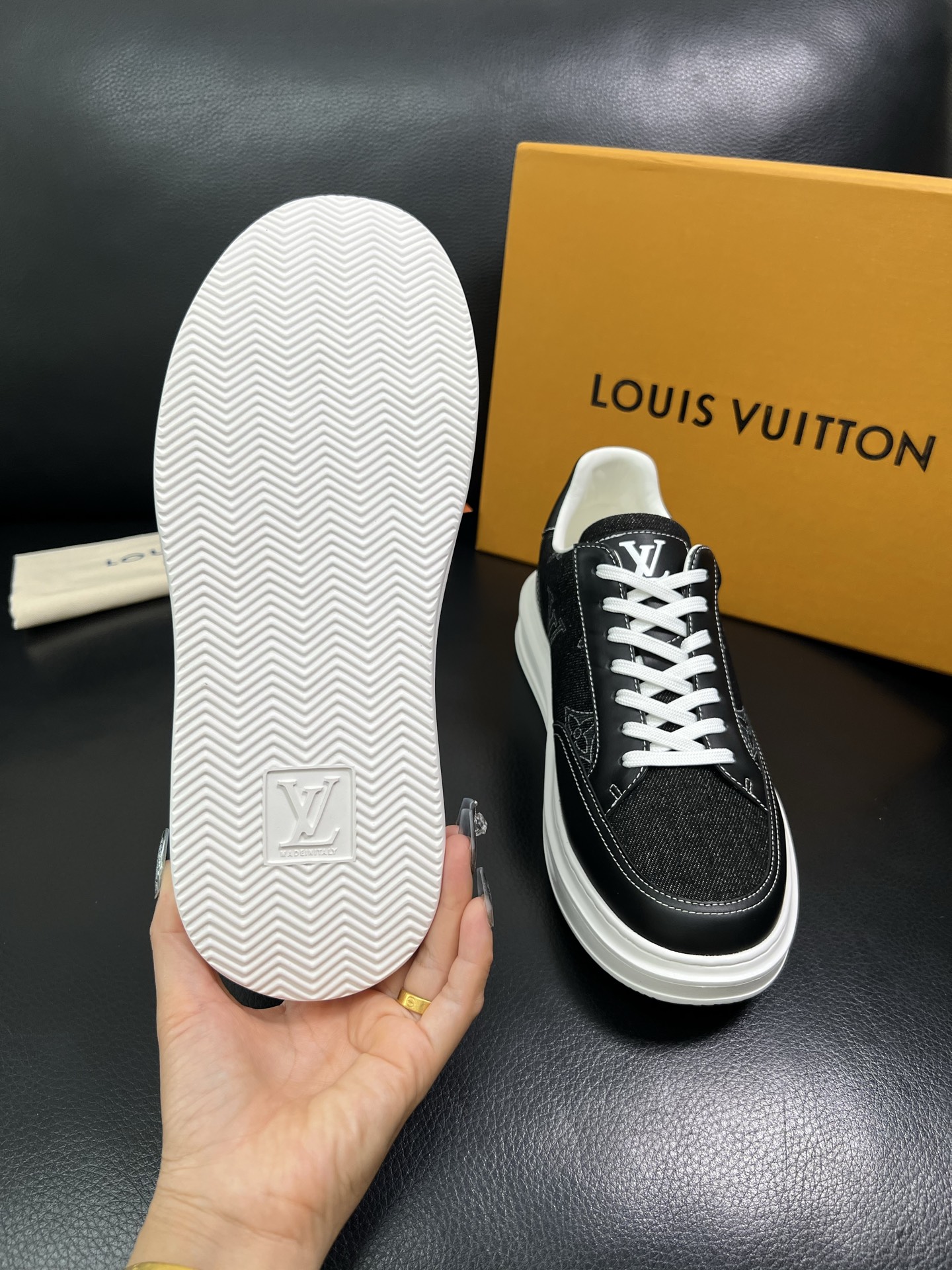 Lv 🔍顶级代购 路易威登，运动板鞋专柜同步，鞋面意大利进口，高品质拼接缤纷色彩复杂工艺品，进口网布里垫