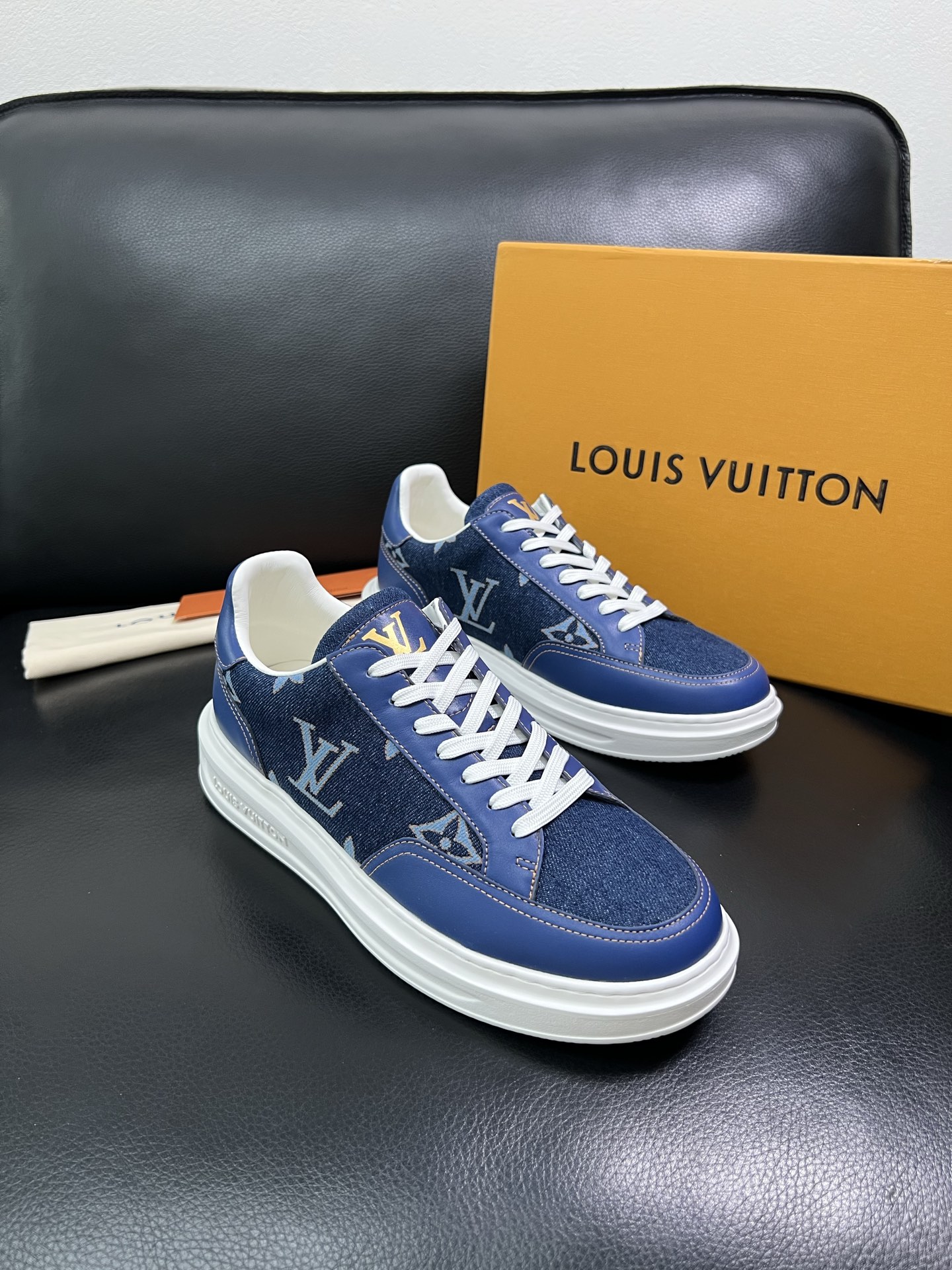 Lv 🔍顶级代购 路易威登，运动板鞋专柜同步，鞋面意大利进口，高品质拼接缤纷色彩复杂工艺品，进口网布里垫