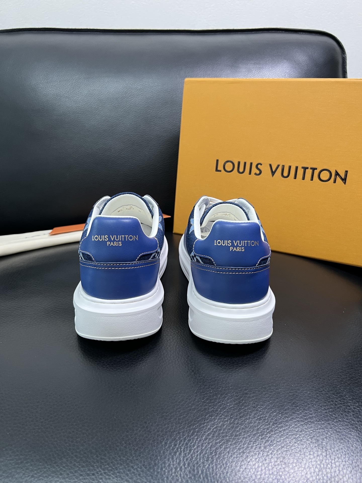 Lv 🔍顶级代购 路易威登，运动板鞋专柜同步，鞋面意大利进口，高品质拼接缤纷色彩复杂工艺品，进口网布里垫