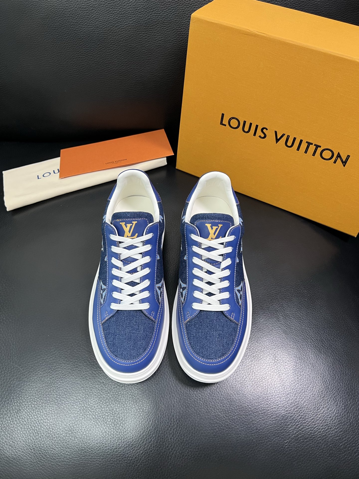 Lv 🔍顶级代购 路易威登，运动板鞋专柜同步，鞋面意大利进口，高品质拼接缤纷色彩复杂工艺品，进口网布里垫