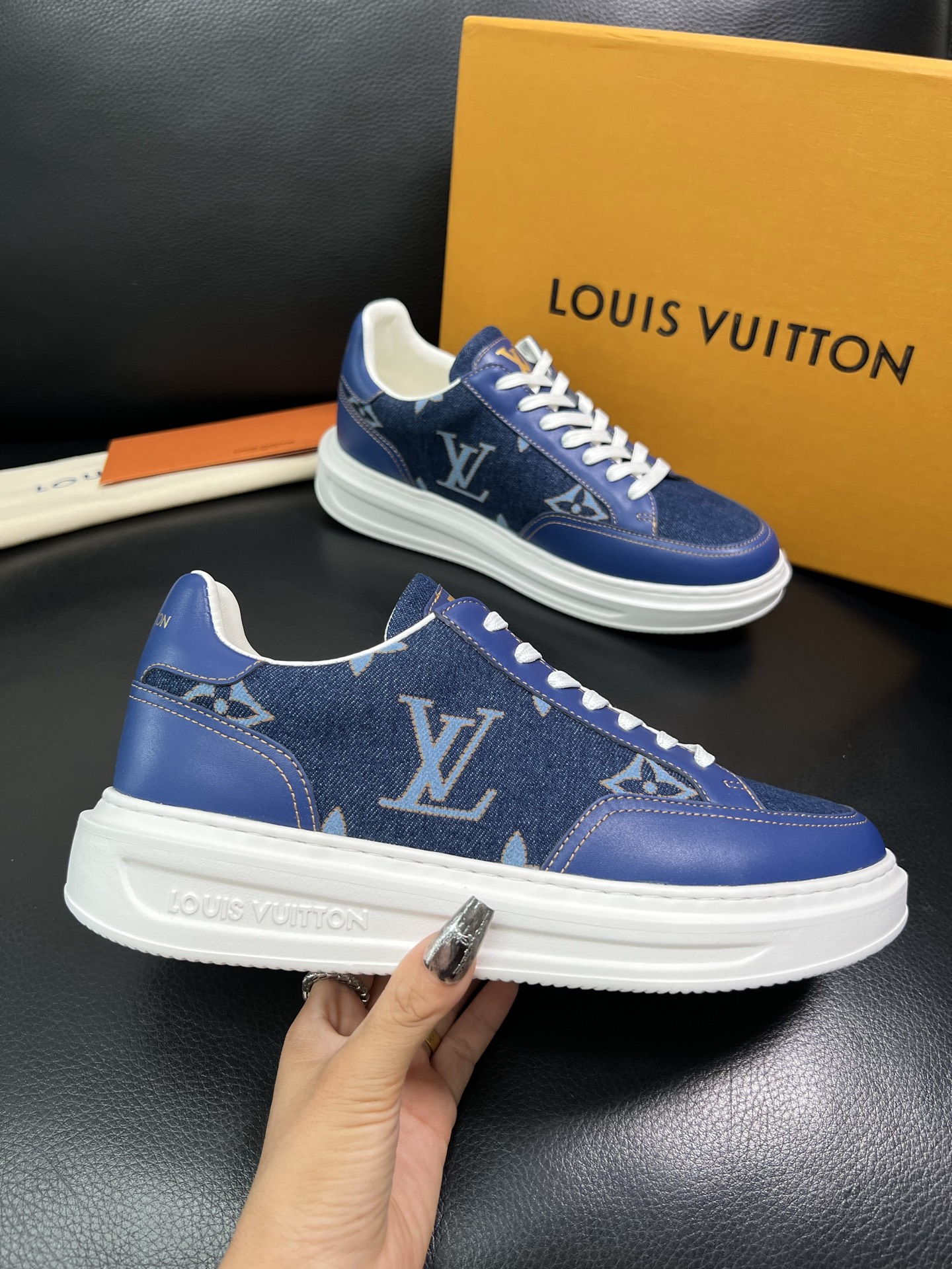 Lv 🔍顶级代购 路易威登，运动板鞋专柜同步，鞋面意大利进口，高品质拼接缤纷色彩复杂工艺品，进口网布里垫