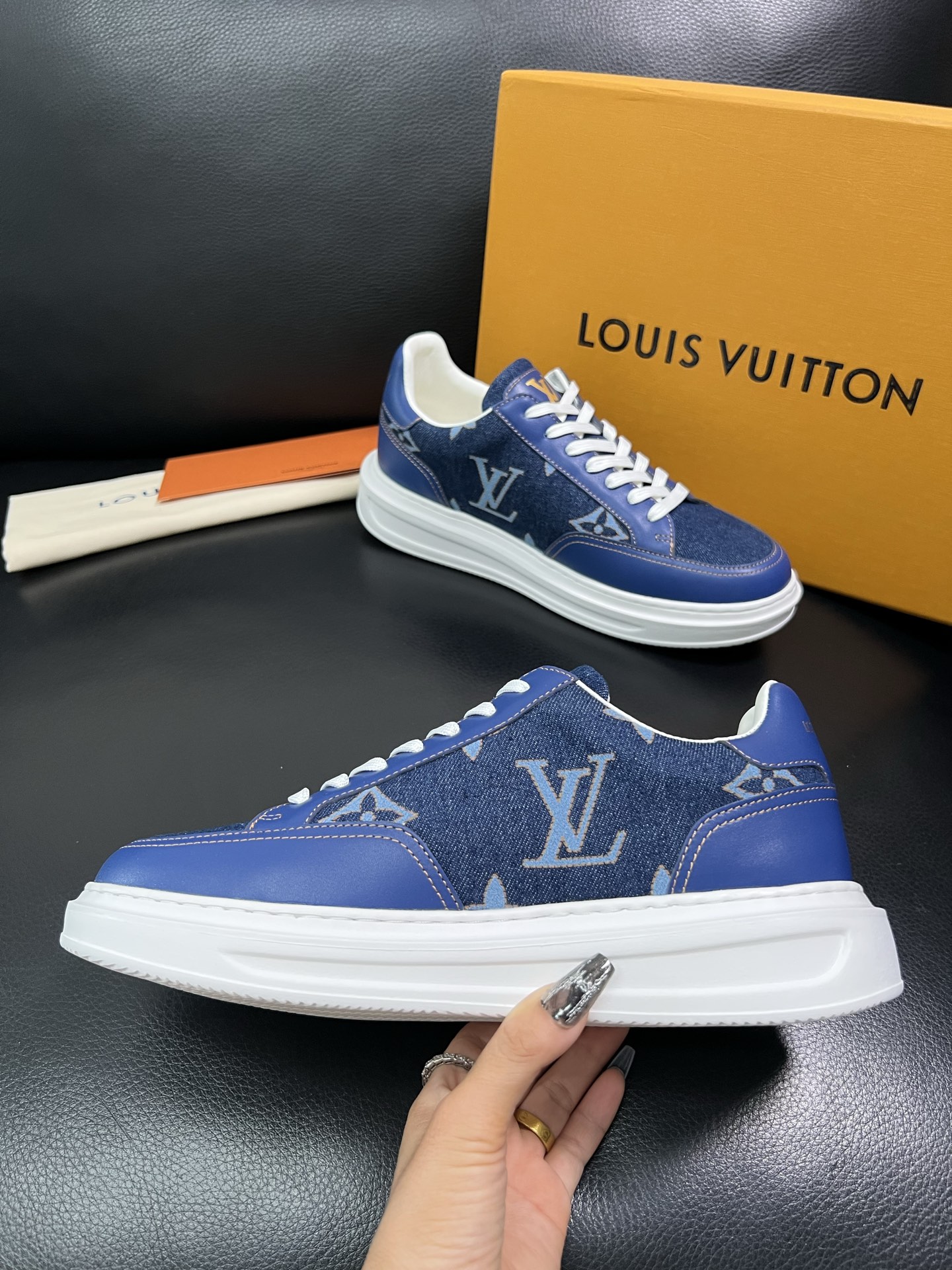 Lv 🔍顶级代购 路易威登，运动板鞋专柜同步，鞋面意大利进口，高品质拼接缤纷色彩复杂工艺品，进口网布里垫