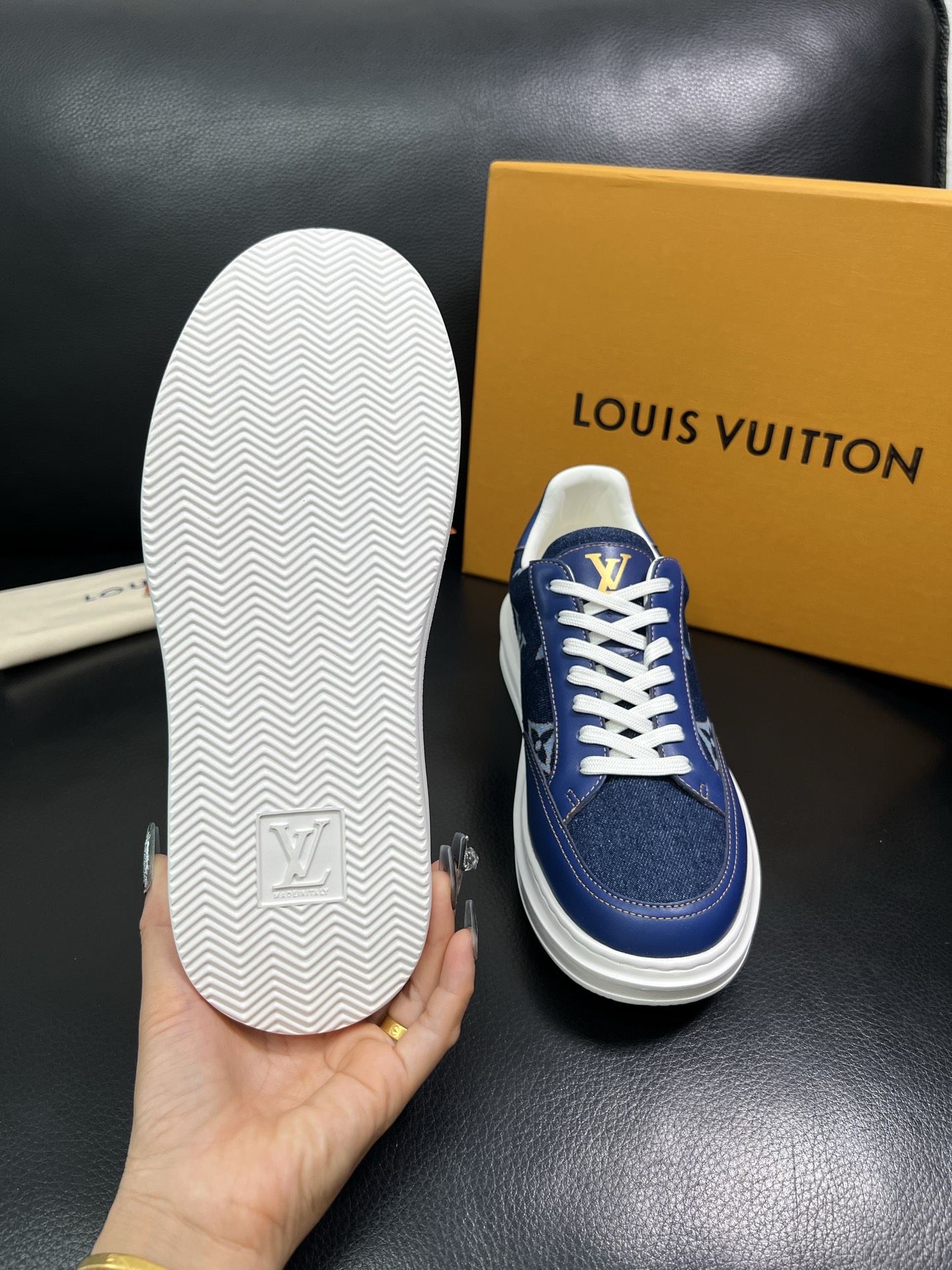 Lv 🔍顶级代购 路易威登，运动板鞋专柜同步，鞋面意大利进口，高品质拼接缤纷色彩复杂工艺品，进口网布里垫