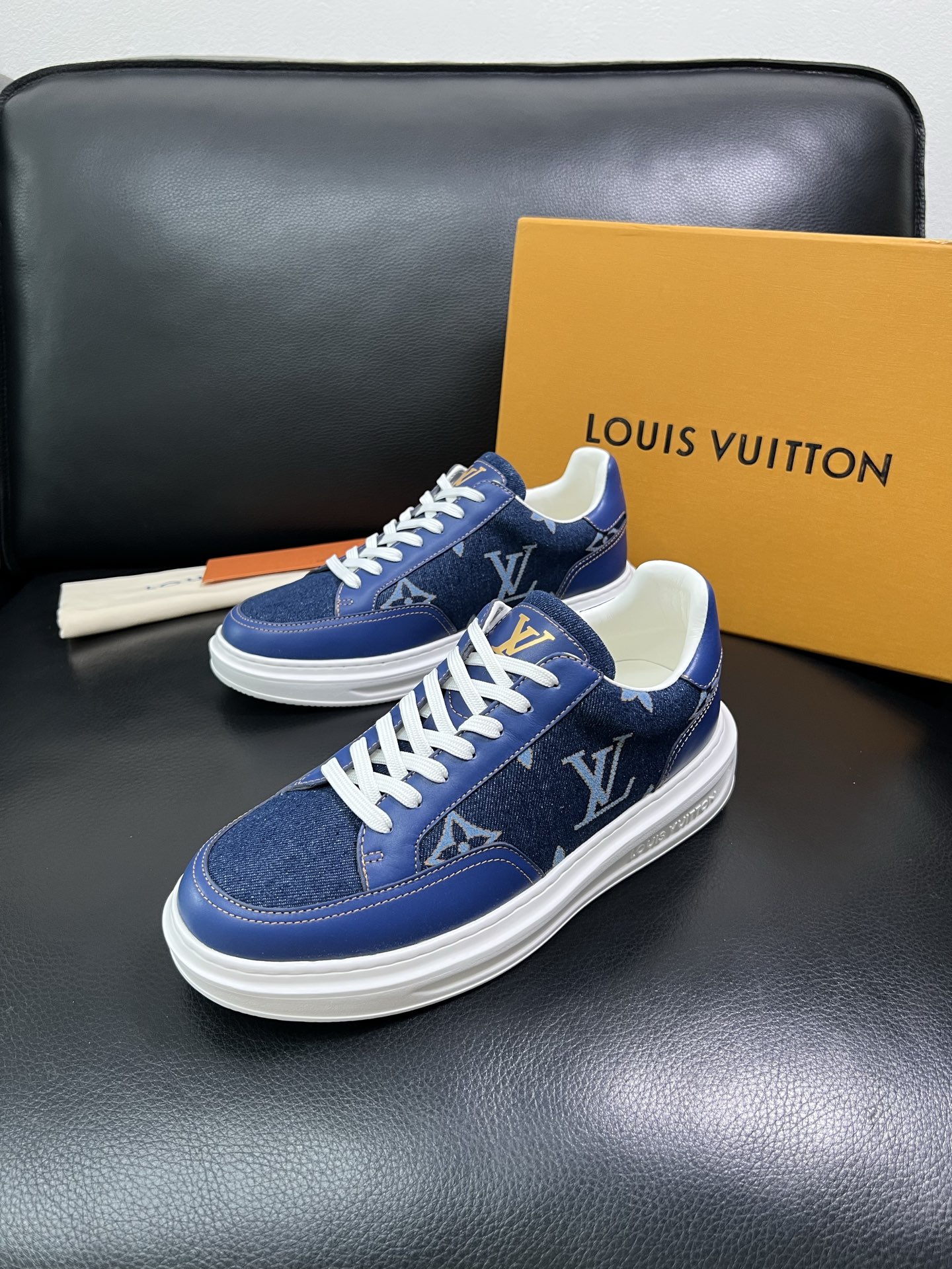 Lv 🔍顶级代购 路易威登，运动板鞋专柜同步，鞋面意大利进口，高品质拼接缤纷色彩复杂工艺品，进口网布里垫