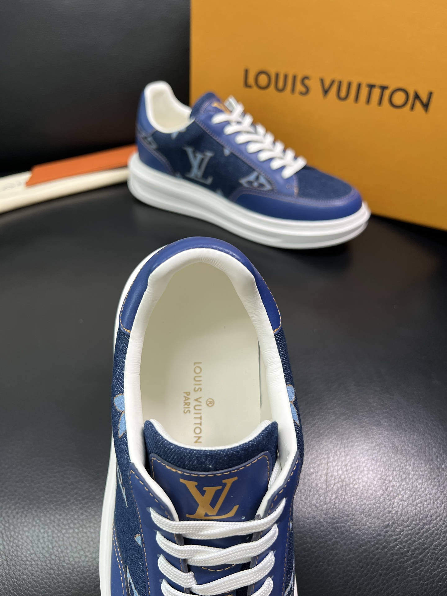 Lv 🔍顶级代购 路易威登，运动板鞋专柜同步，鞋面意大利进口，高品质拼接缤纷色彩复杂工艺品，进口网布里垫