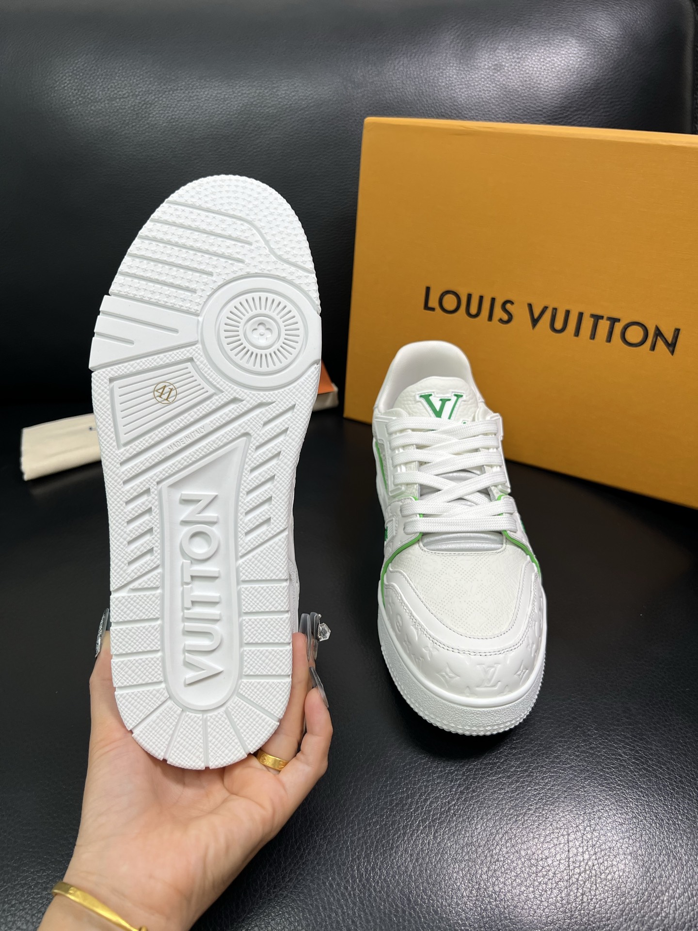Lv 顶级代购 路易威登，运动板鞋专柜同步，鞋面意大利进口，高品质拼接缤纷色彩复杂工艺品，进口网布里垫柔