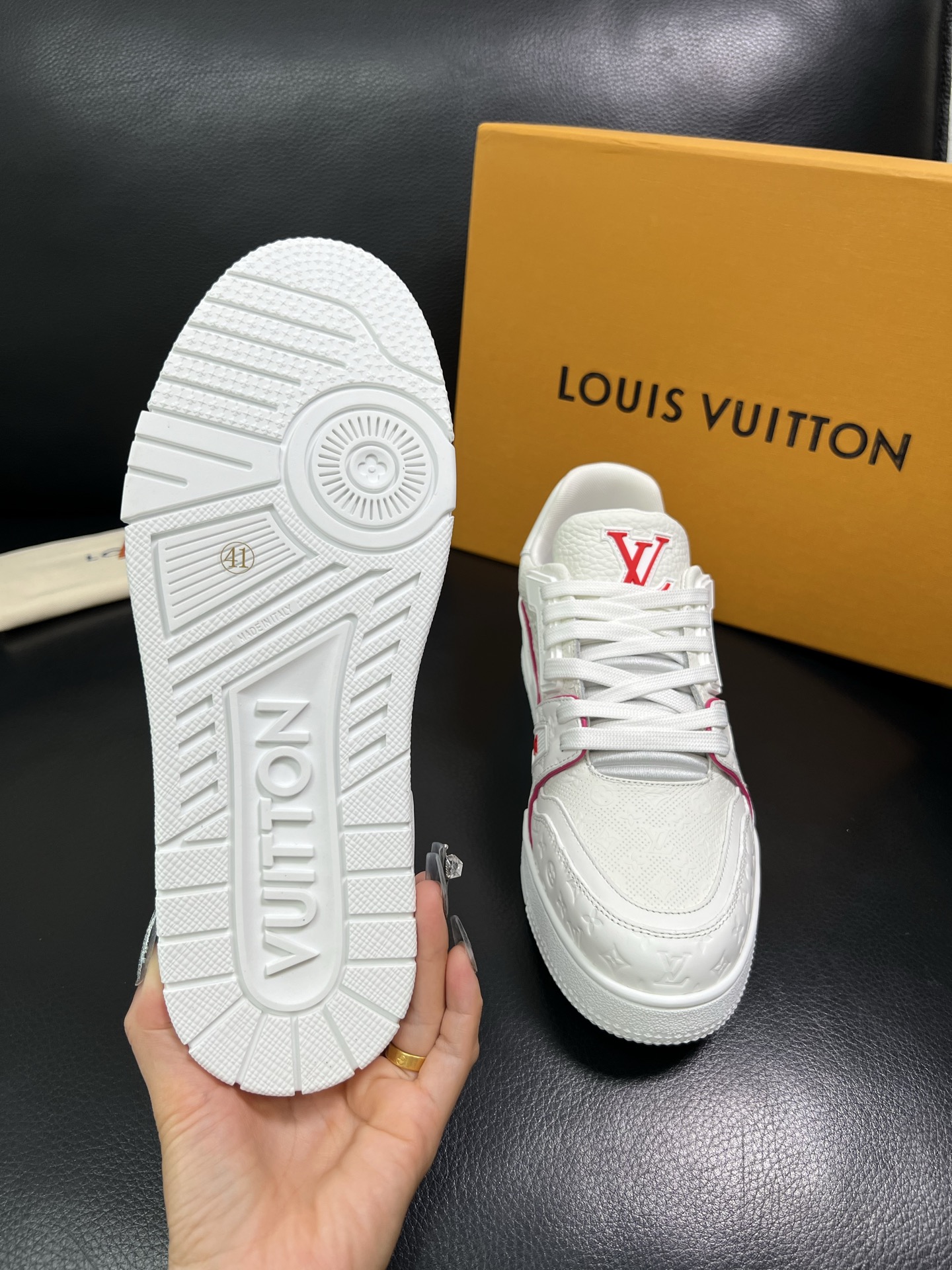 Lv 顶级代购 路易威登，运动板鞋专柜同步，鞋面意大利进口，高品质拼接缤纷色彩复杂工艺品，进口网布里垫柔