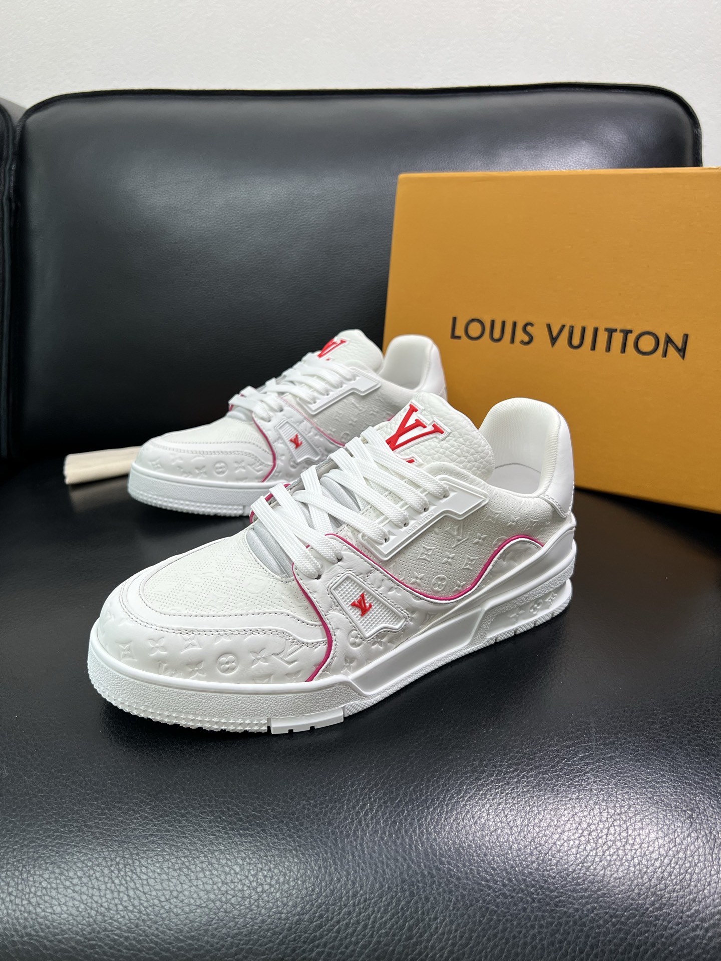 Lv 顶级代购 路易威登，运动板鞋专柜同步，鞋面意大利进口，高品质拼接缤纷色彩复杂工艺品，进口网布里垫柔