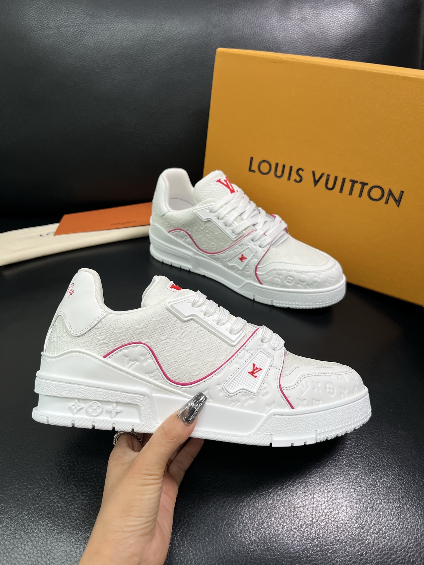 Lv 顶级代购 路易威登，运动板鞋专柜同步，鞋面意大利进口，高品质拼接缤纷色彩复杂工艺品，进口网布里垫柔