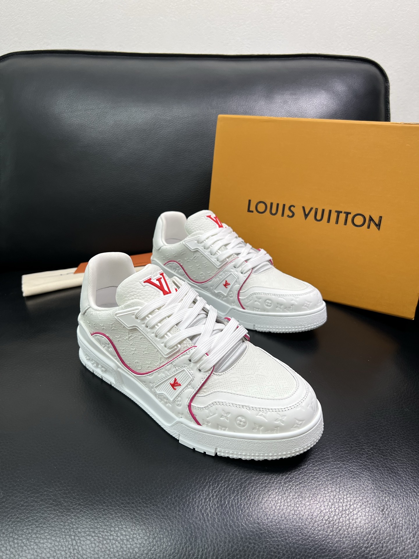 Lv 顶级代购 路易威登，运动板鞋专柜同步，鞋面意大利进口，高品质拼接缤纷色彩复杂工艺品，进口网布里垫柔