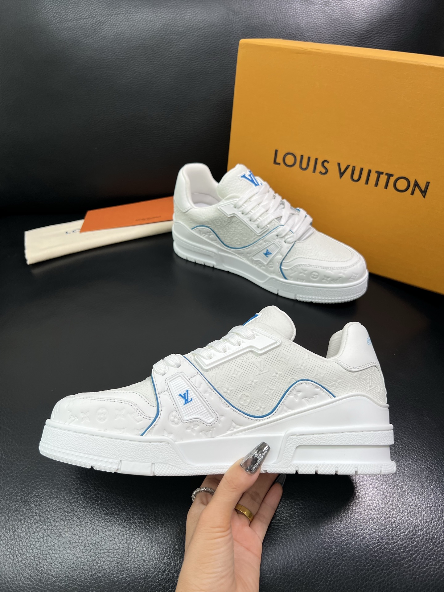 Lv 顶级代购 路易威登，运动板鞋专柜同步，鞋面意大利进口，高品质拼接缤纷色彩复杂工艺品，进口网布里垫柔