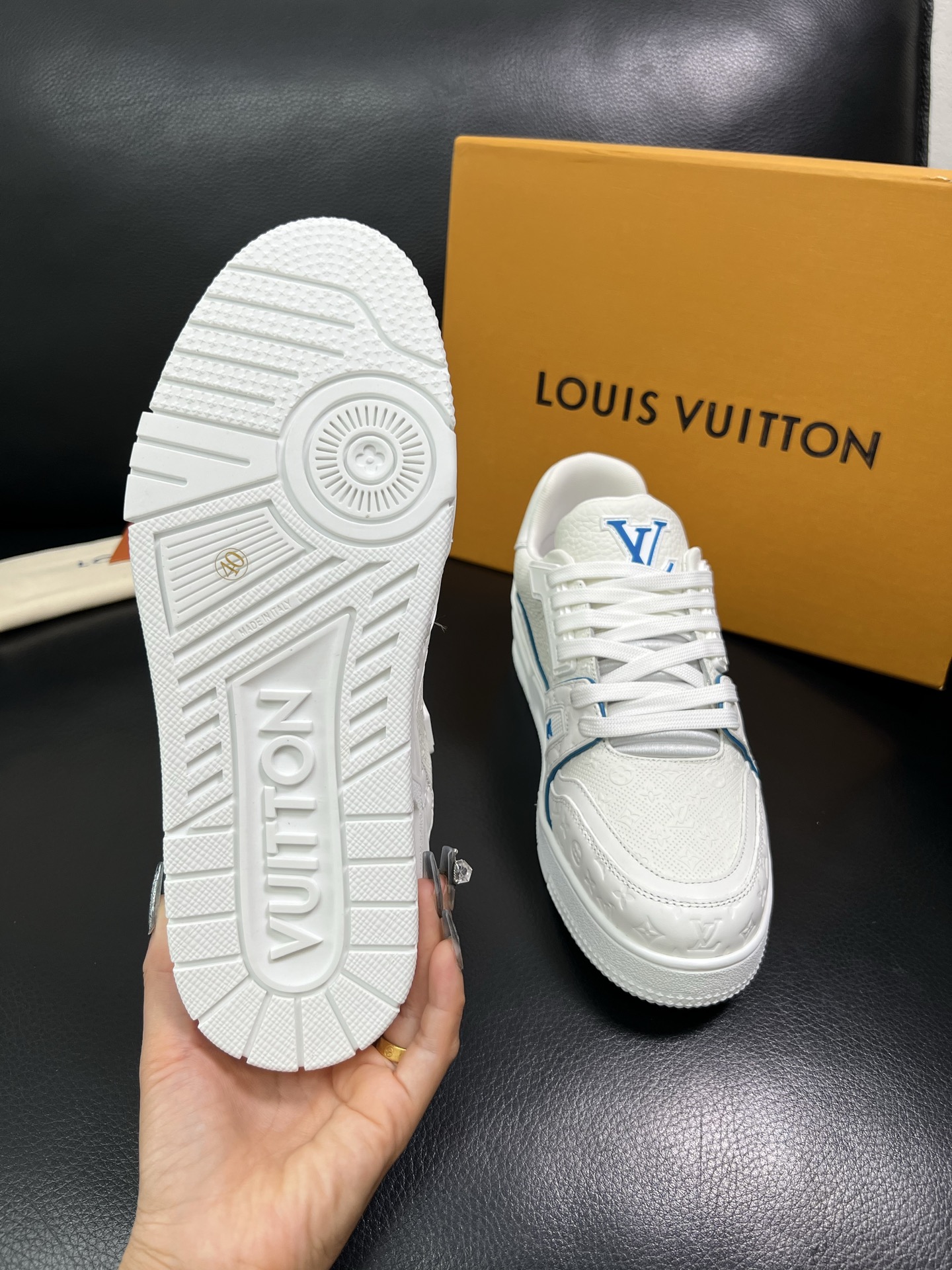 Lv 顶级代购 路易威登，运动板鞋专柜同步，鞋面意大利进口，高品质拼接缤纷色彩复杂工艺品，进口网布里垫柔