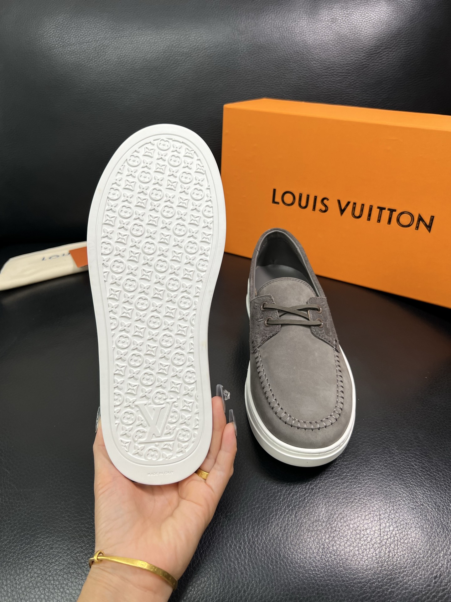 Lv 顶级代购 路易威登，一脚蹬运动板鞋专柜同步，鞋面意大利进口，高品质拼接缤纷色彩复杂工艺品，进口牛里