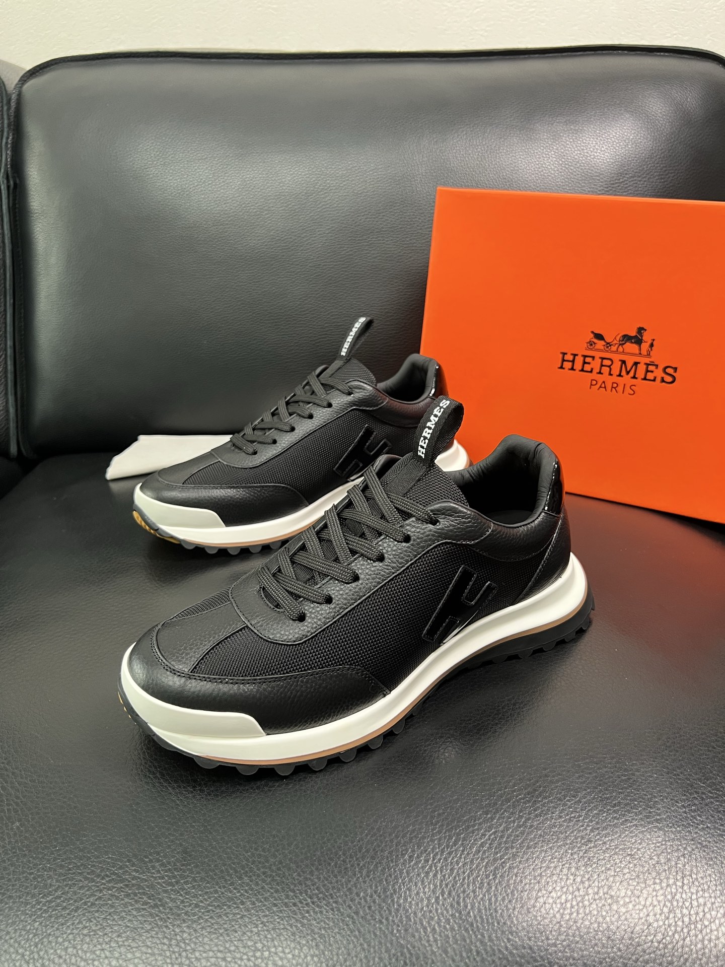 Hermes 顶级代购 爱马仕 专柜同步发售原厂配置，意大利进口原版牛皮拼网面布料，高品质拼接工艺，全进