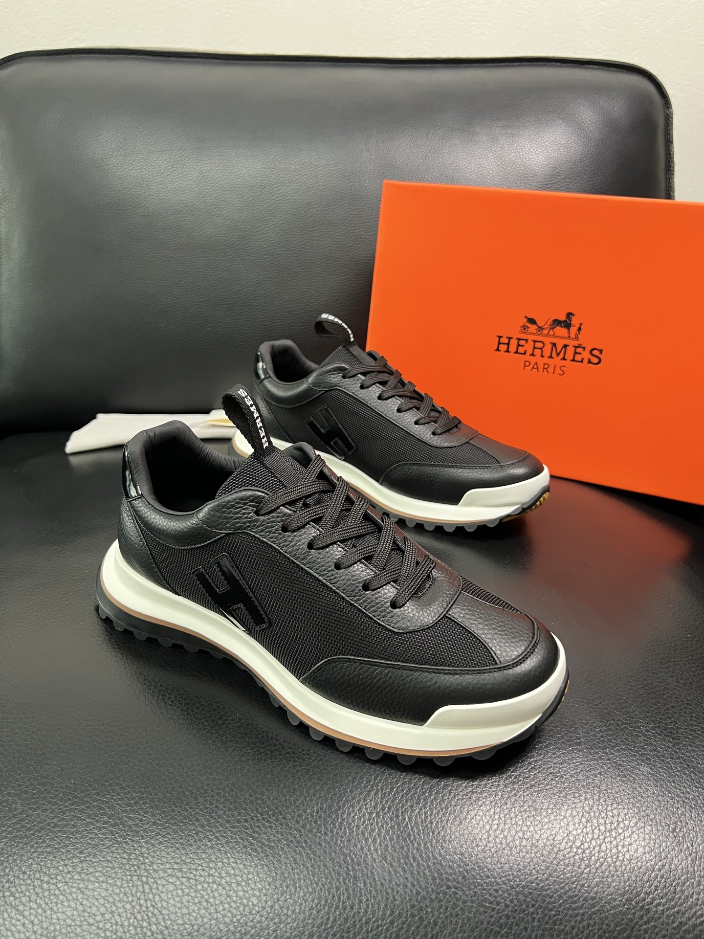 Hermes 顶级代购 爱马仕 专柜同步发售原厂配置，意大利进口原版牛皮拼网面布料，高品质拼接工艺，全进