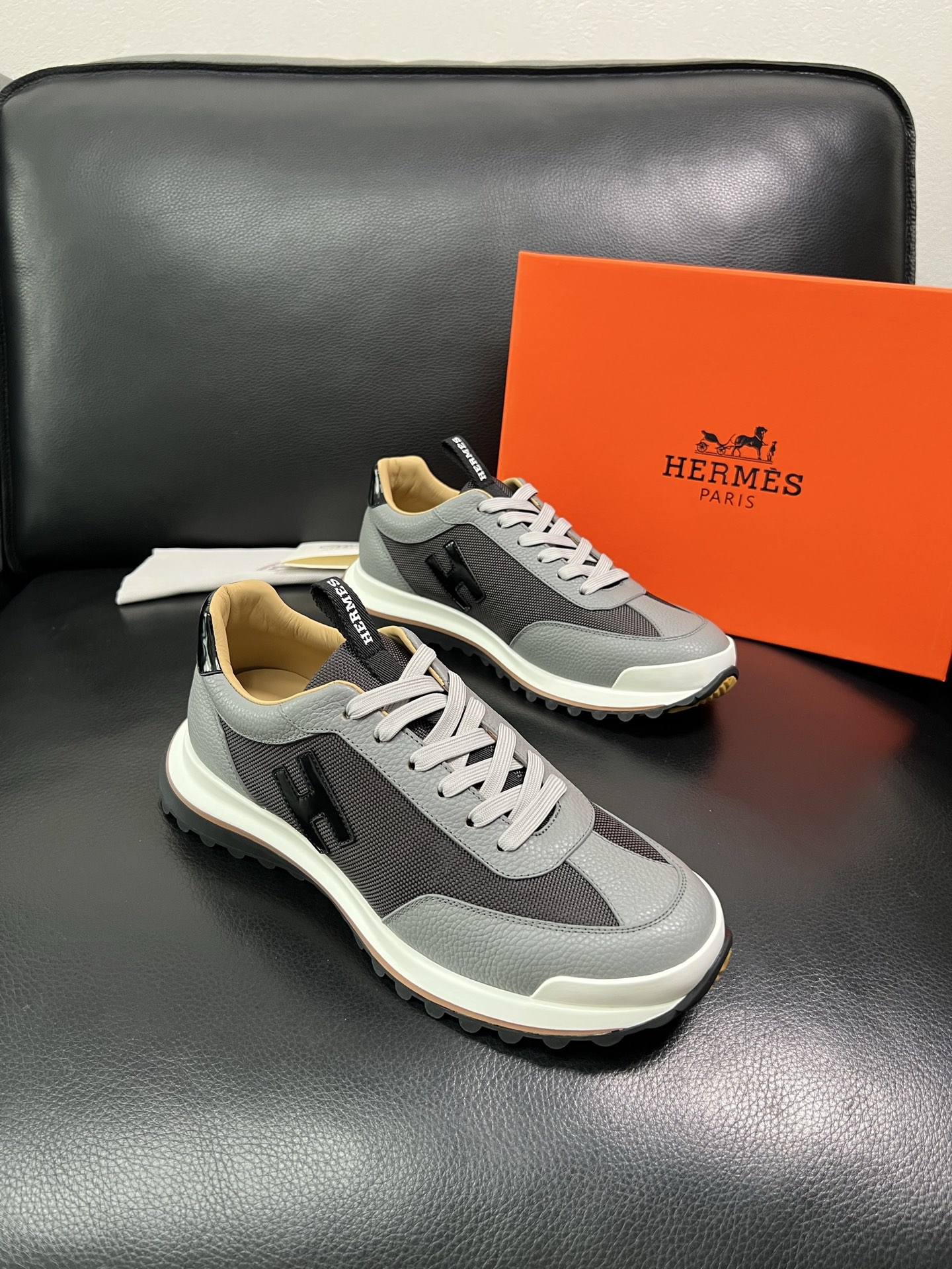 Hermes 顶级代购 爱马仕 专柜同步发售原厂配置，意大利进口原版牛皮拼网面布料，高品质拼接工艺，全进