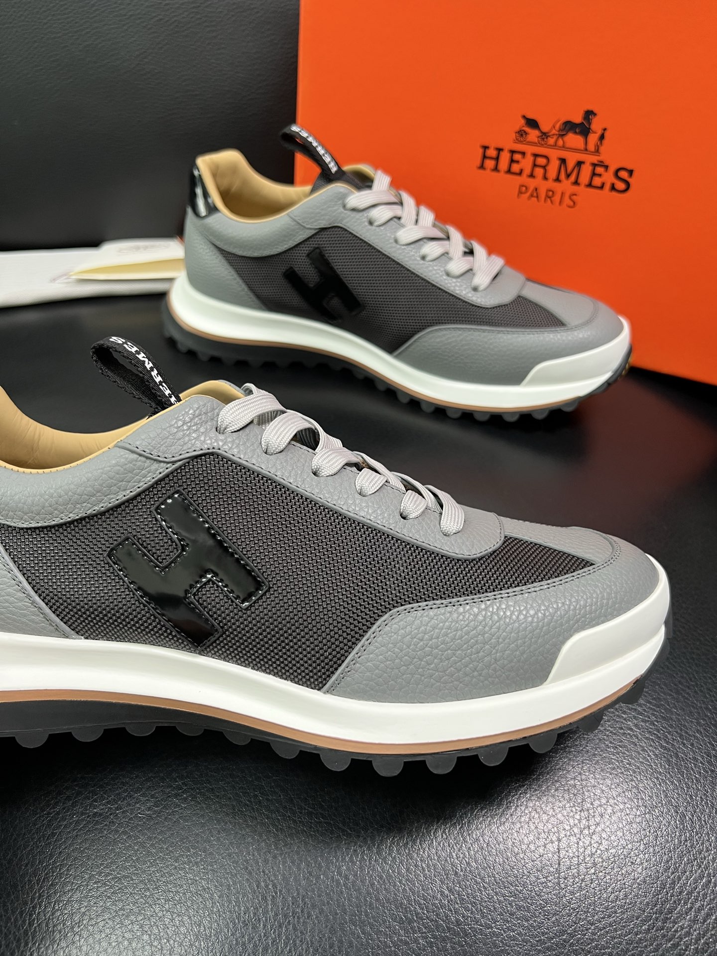 Hermes 顶级代购 爱马仕 专柜同步发售原厂配置，意大利进口原版牛皮拼网面布料，高品质拼接工艺，全进