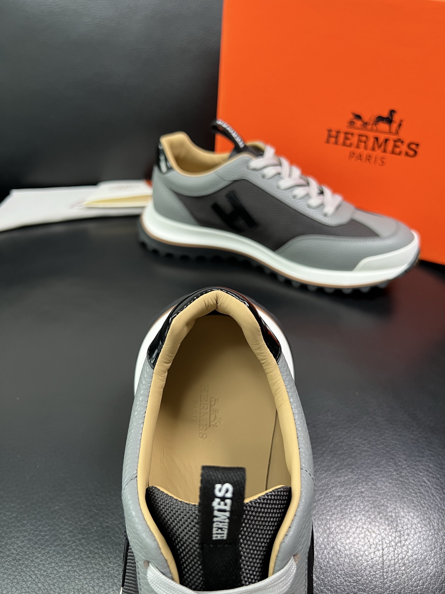 Hermes 顶级代购 爱马仕 专柜同步发售原厂配置，意大利进口原版牛皮拼网面布料，高品质拼接工艺，全进