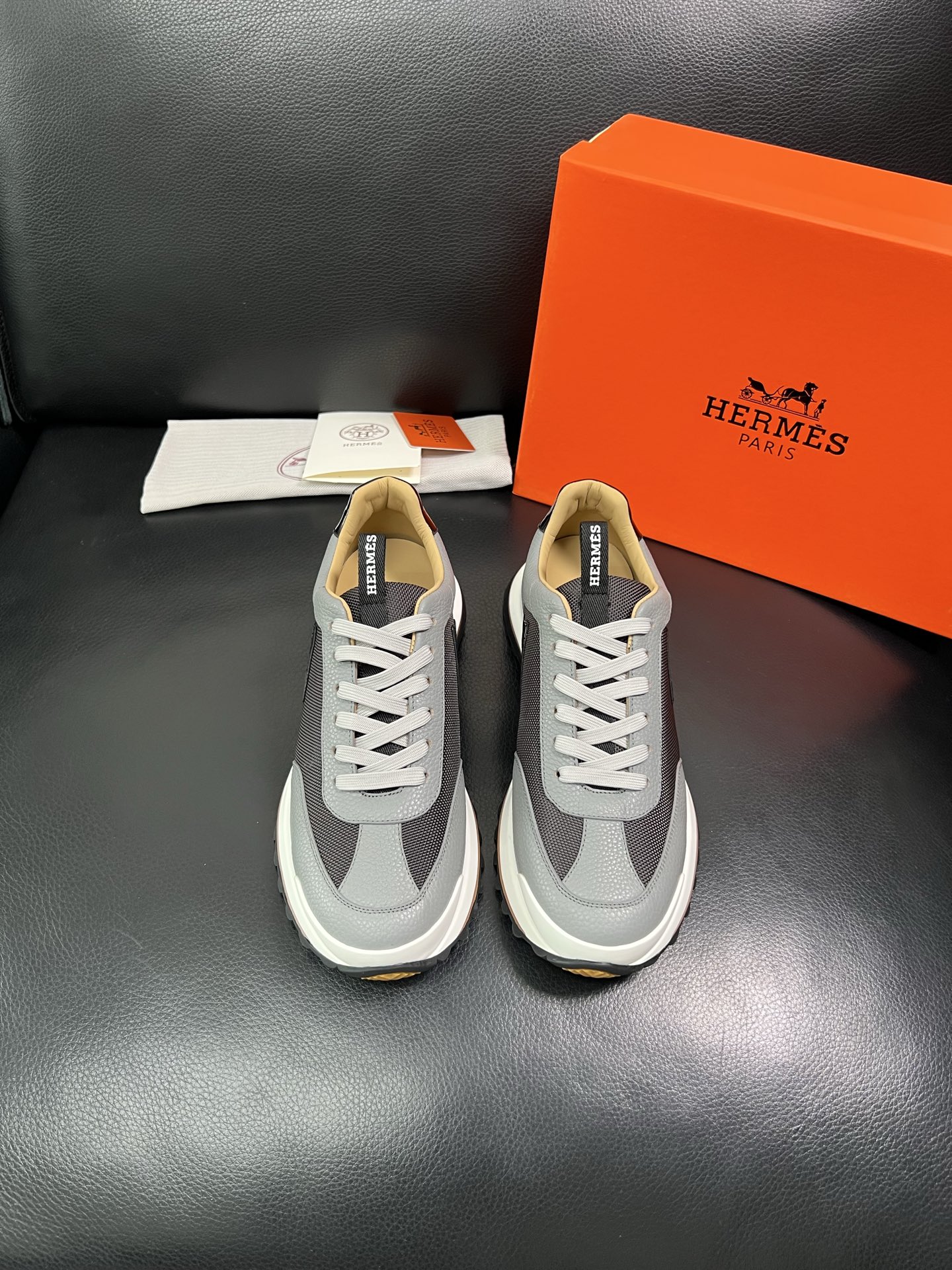 Hermes 顶级代购 爱马仕 专柜同步发售原厂配置，意大利进口原版牛皮拼网面布料，高品质拼接工艺，全进