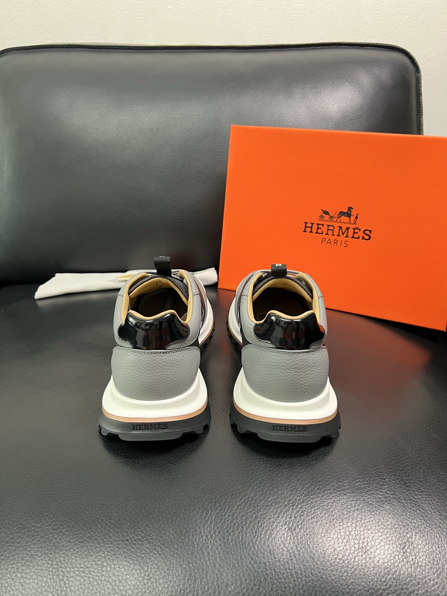 Hermes 顶级代购 爱马仕 专柜同步发售原厂配置，意大利进口原版牛皮拼网面布料，高品质拼接工艺，全进