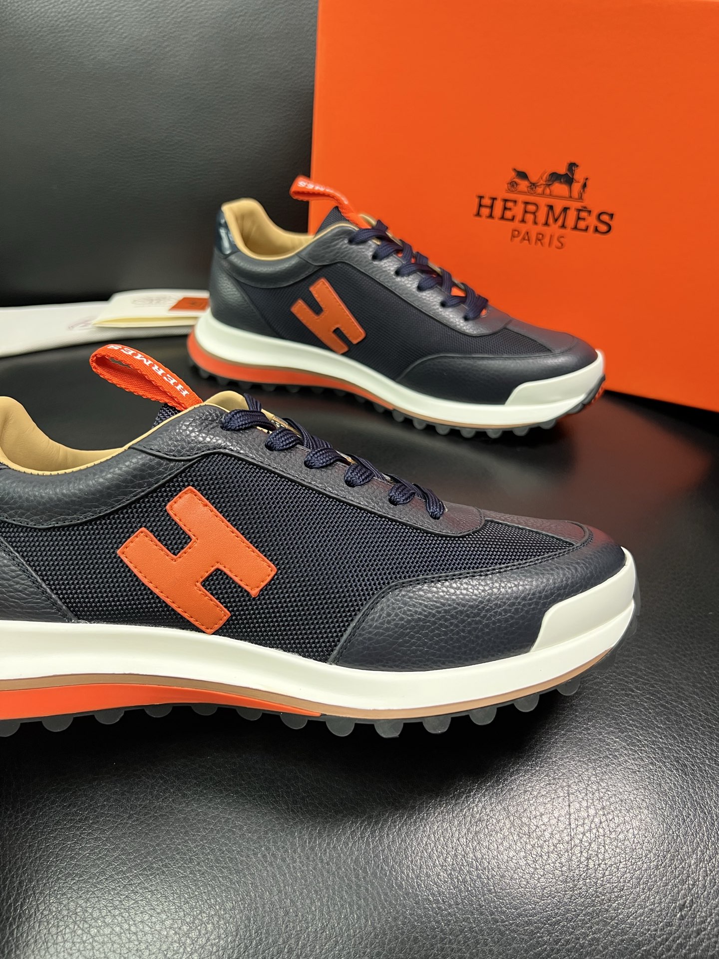 Hermes 顶级代购 爱马仕 专柜同步发售原厂配置，意大利进口原版牛皮拼网面布料，高品质拼接工艺，全进