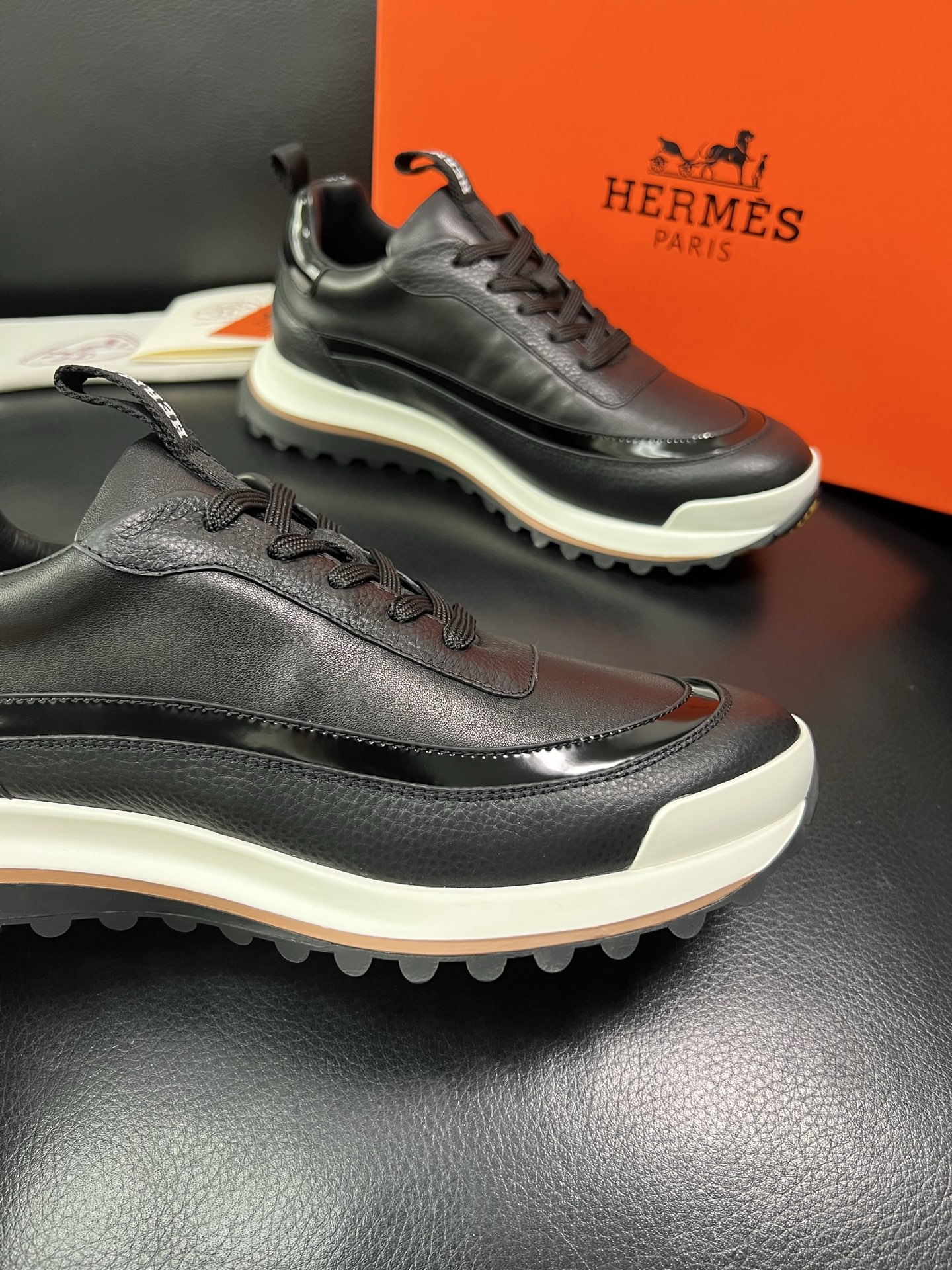 Hermes 顶级代购 爱马仕 专柜同步发售原厂配置，意大利进口原版牛皮面料，高品质拼接工艺，全进口水染