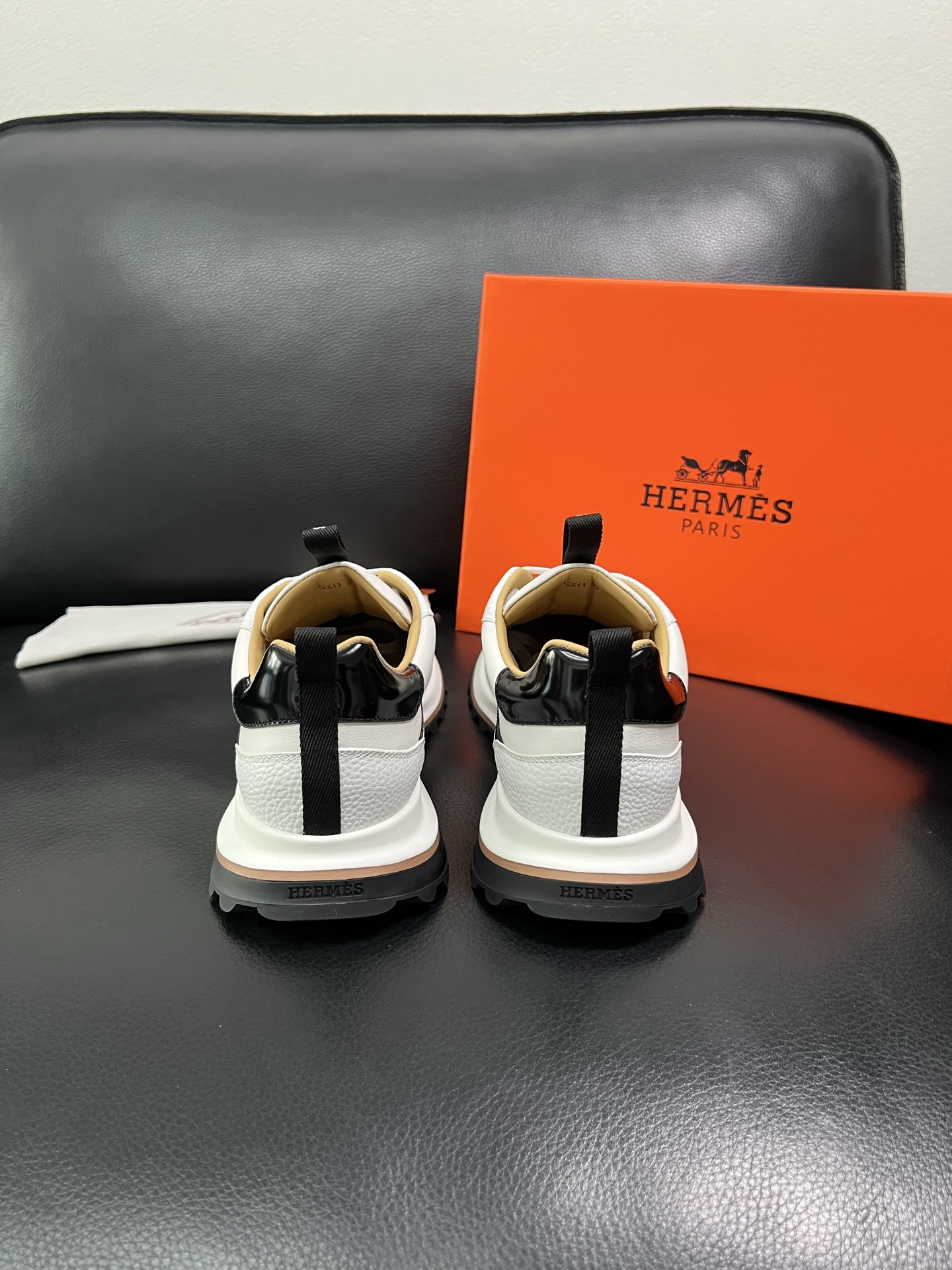 Hermes 顶级代购 爱马仕 专柜同步发售原厂配置，意大利进口原版牛皮面料，高品质拼接工艺，全进口水染
