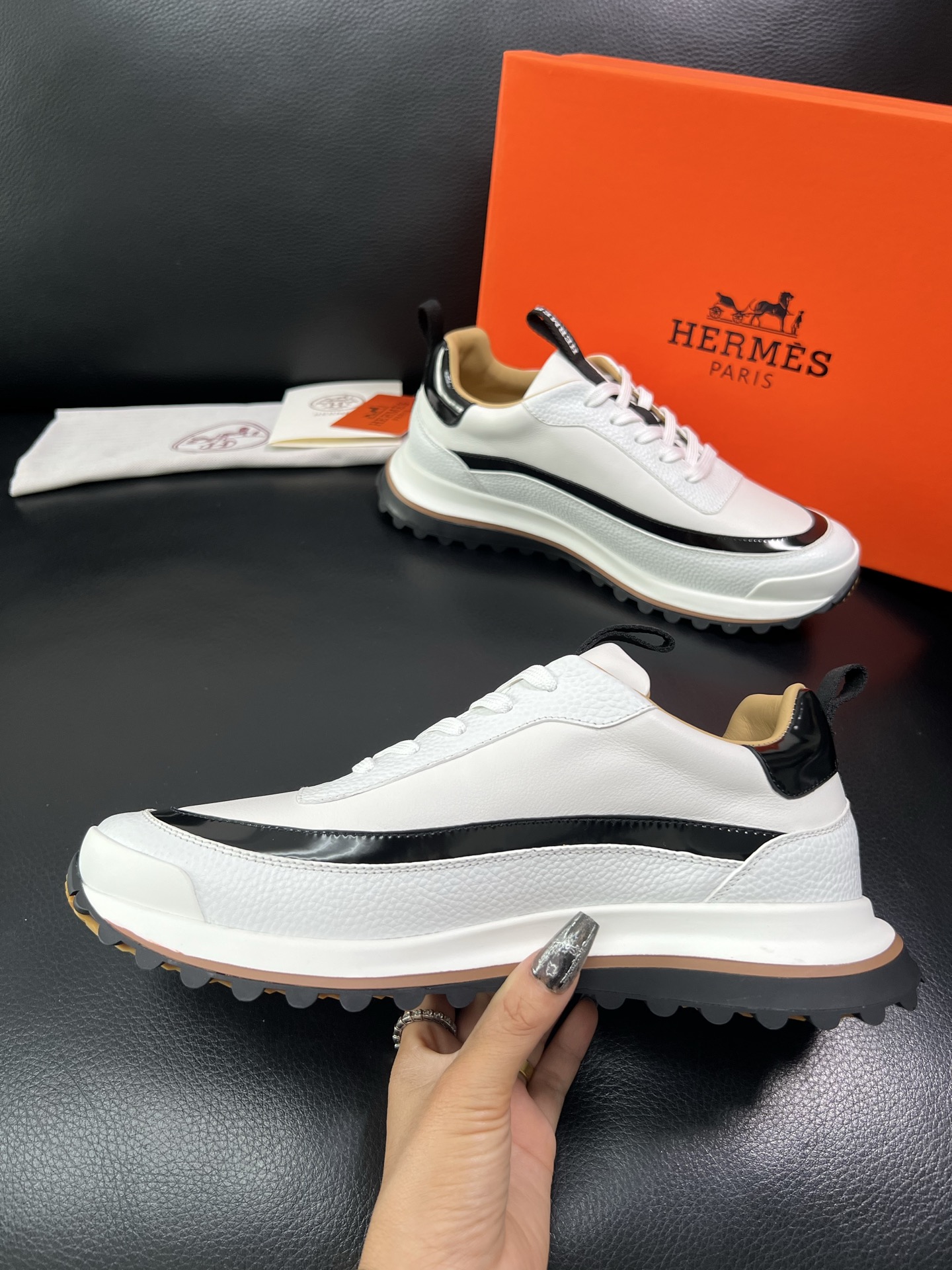 Hermes 顶级代购 爱马仕 专柜同步发售原厂配置，意大利进口原版牛皮面料，高品质拼接工艺，全进口水染
