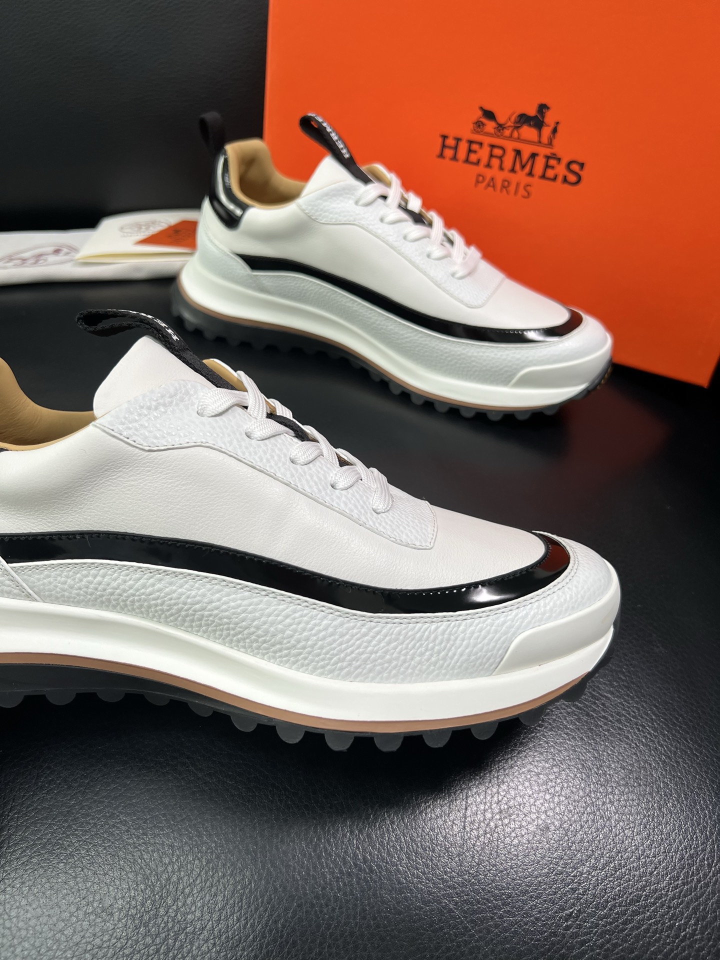 Hermes 顶级代购 爱马仕 专柜同步发售原厂配置，意大利进口原版牛皮面料，高品质拼接工艺，全进口水染