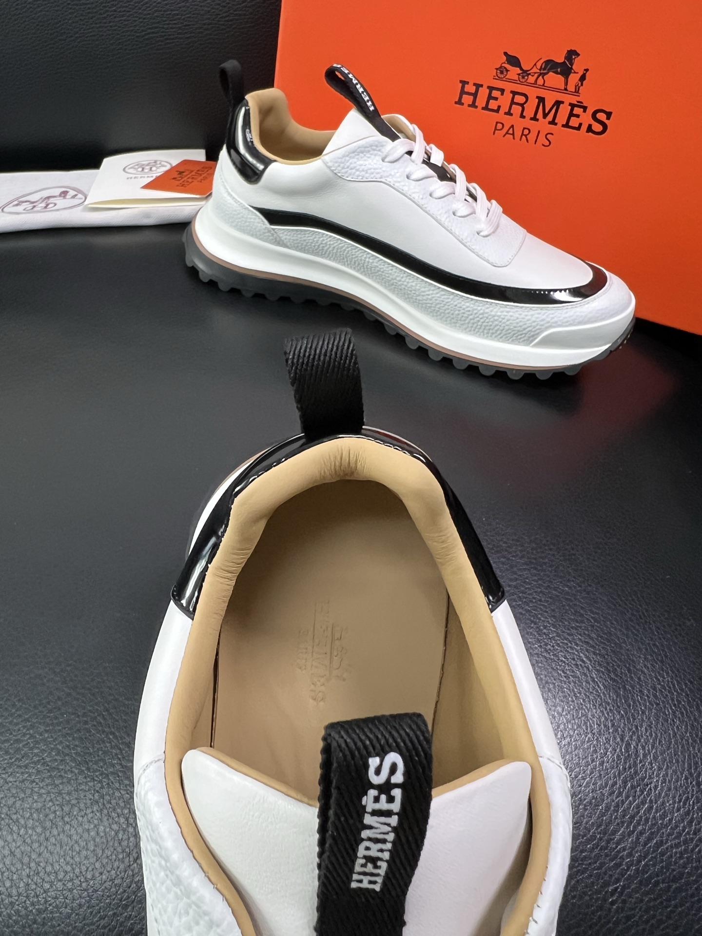 Hermes 顶级代购 爱马仕 专柜同步发售原厂配置，意大利进口原版牛皮面料，高品质拼接工艺，全进口水染