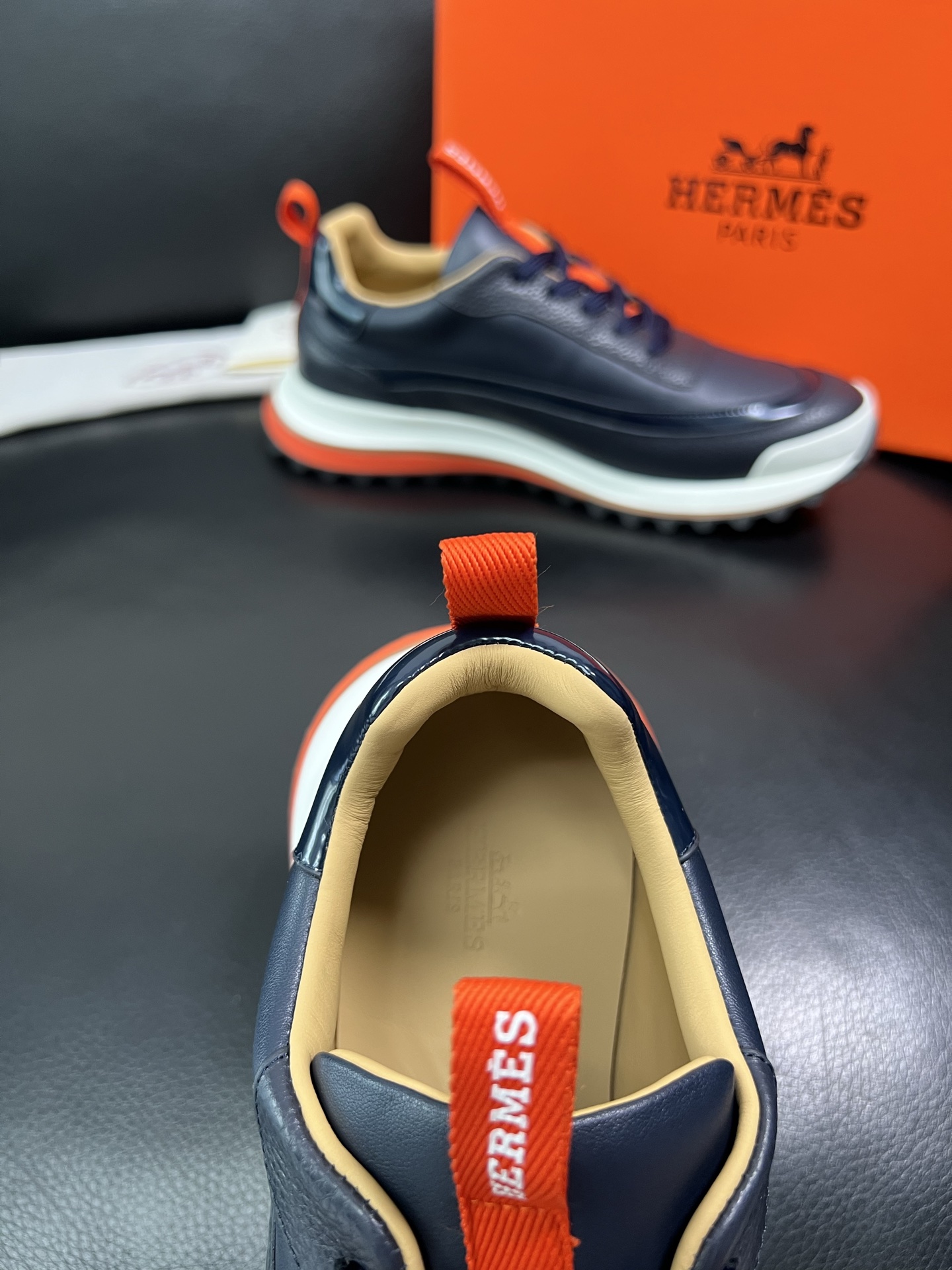 Hermes 顶级代购 爱马仕 专柜同步发售原厂配置，意大利进口原版牛皮面料，高品质拼接工艺，全进口水染