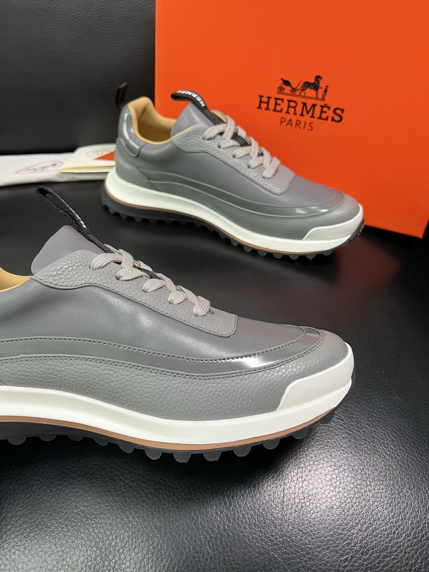 Hermes 顶级代购 爱马仕 专柜同步发售原厂配置，意大利进口原版牛皮面料，高品质拼接工艺，全进口水染
