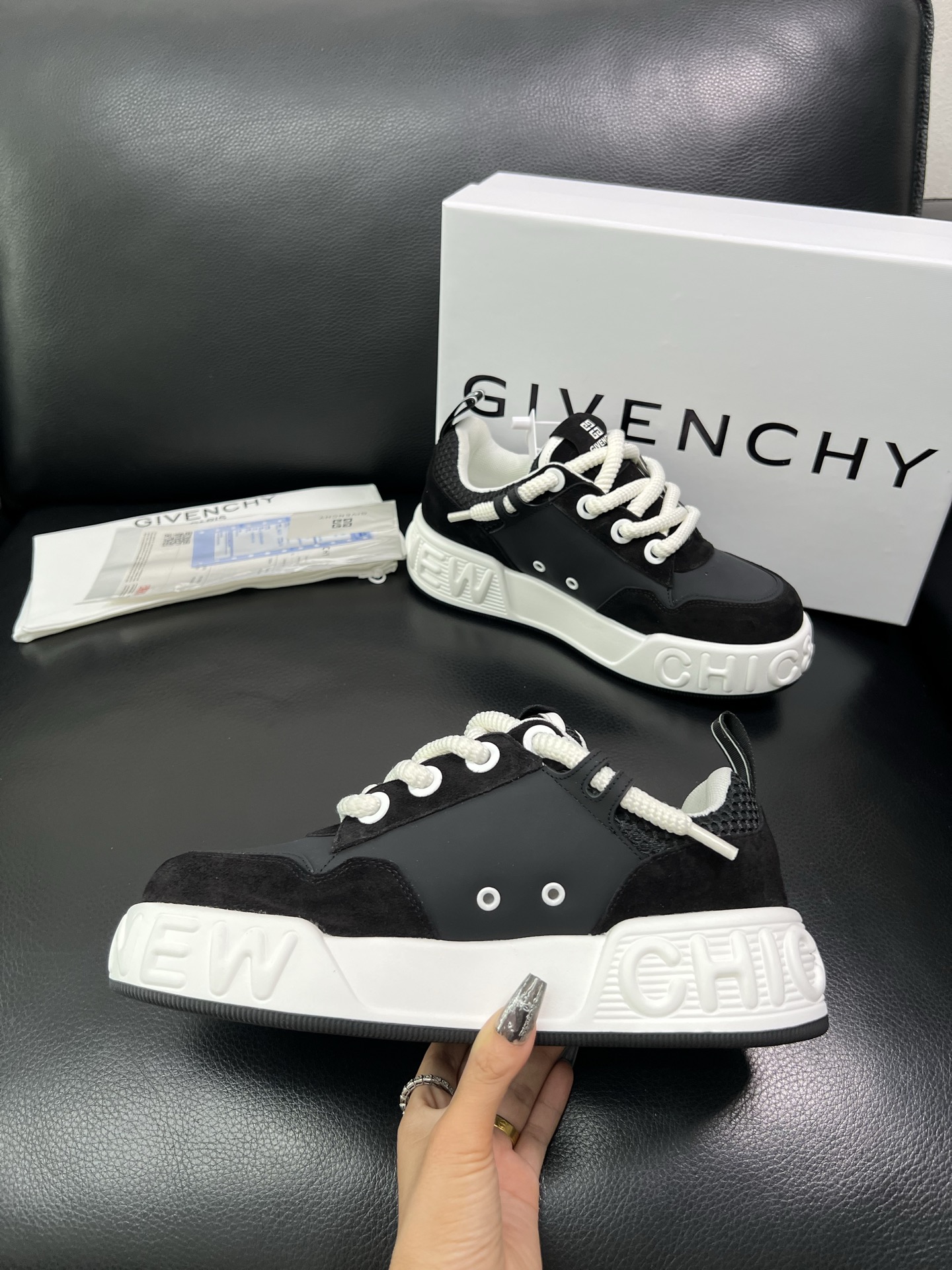 Givenchy 🔍顶级代购🇮🇹 纪梵希 新品专柜同步原厂配置，意大利进口牛皮搭配网布面料，全鞋配件私模