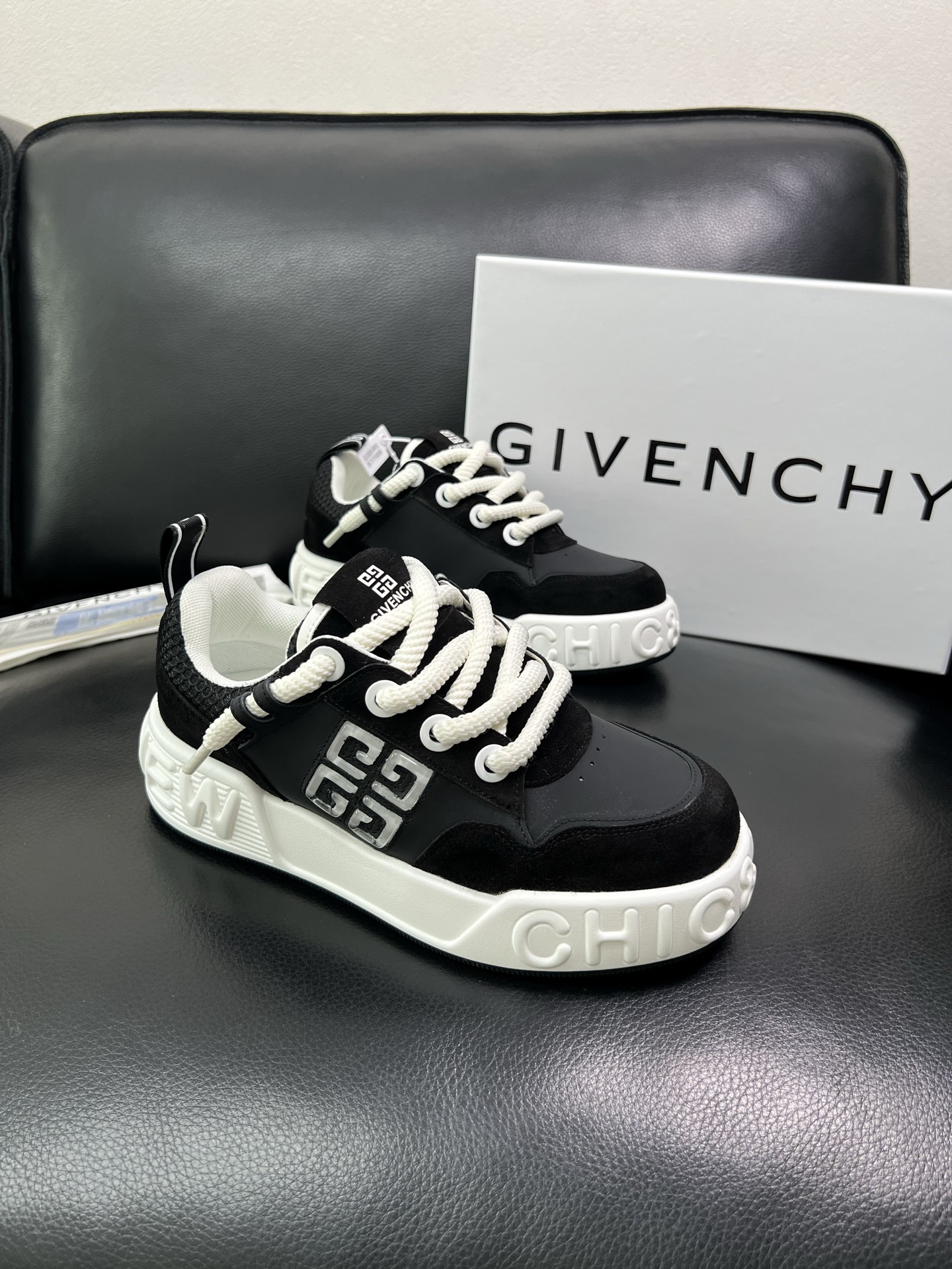 Givenchy 🔍顶级代购🇮🇹 纪梵希 新品专柜同步原厂配置，意大利进口牛皮搭配网布面料，全鞋配件私模