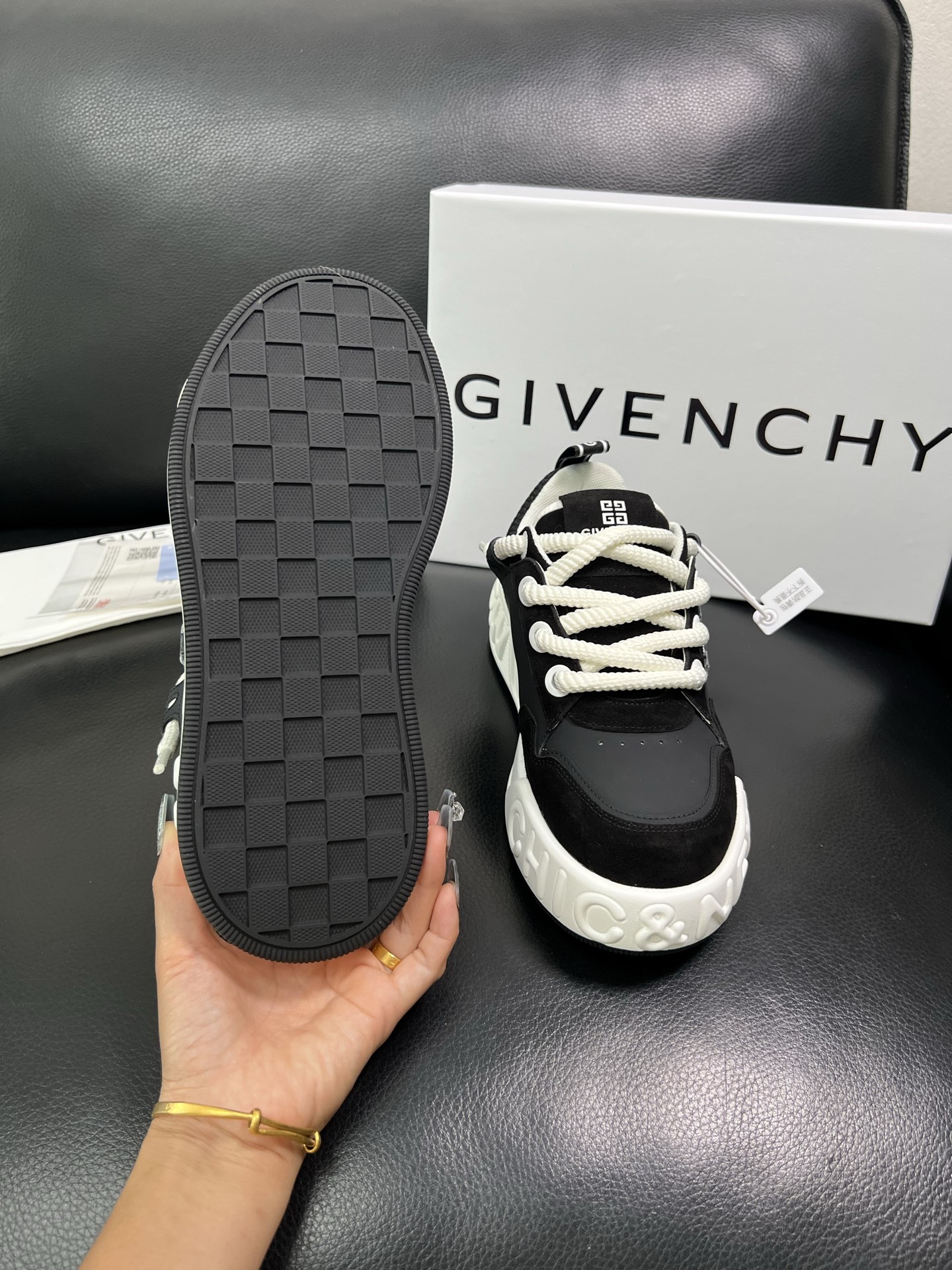 Givenchy 🔍顶级代购🇮🇹 纪梵希 新品专柜同步原厂配置，意大利进口牛皮搭配网布面料，全鞋配件私模