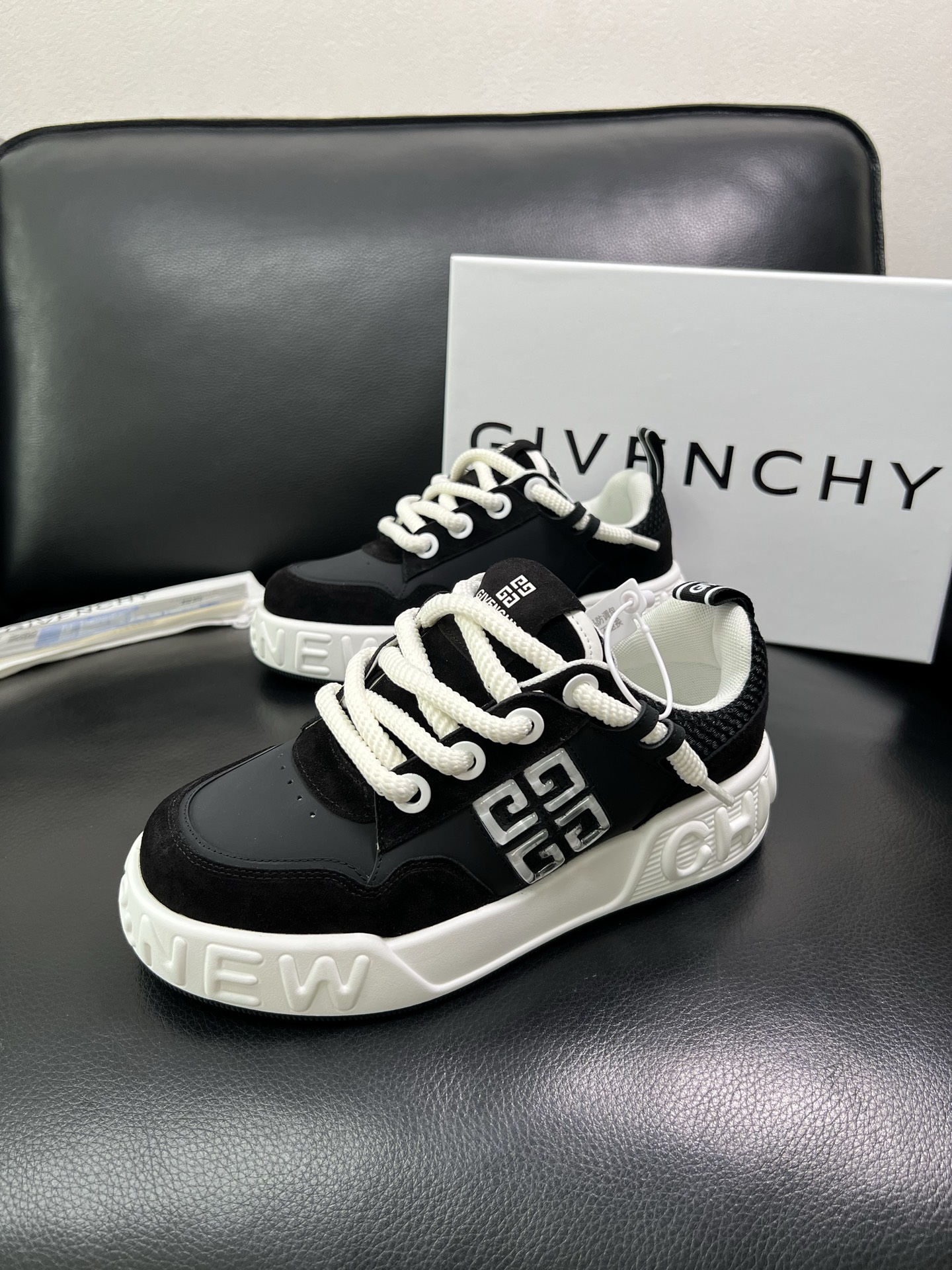 Givenchy 🔍顶级代购🇮🇹 纪梵希 新品专柜同步原厂配置，意大利进口牛皮搭配网布面料，全鞋配件私模