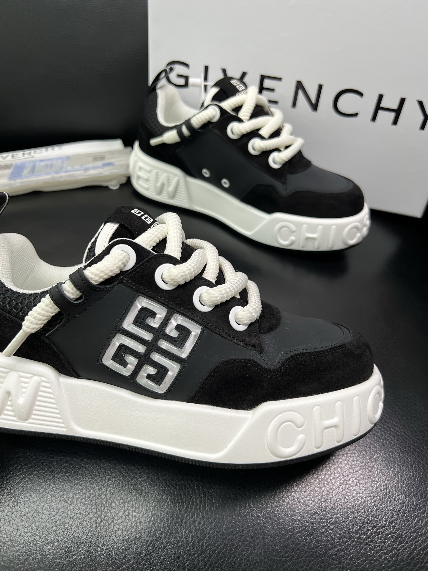 Givenchy 🔍顶级代购🇮🇹 纪梵希 新品专柜同步原厂配置，意大利进口牛皮搭配网布面料，全鞋配件私模