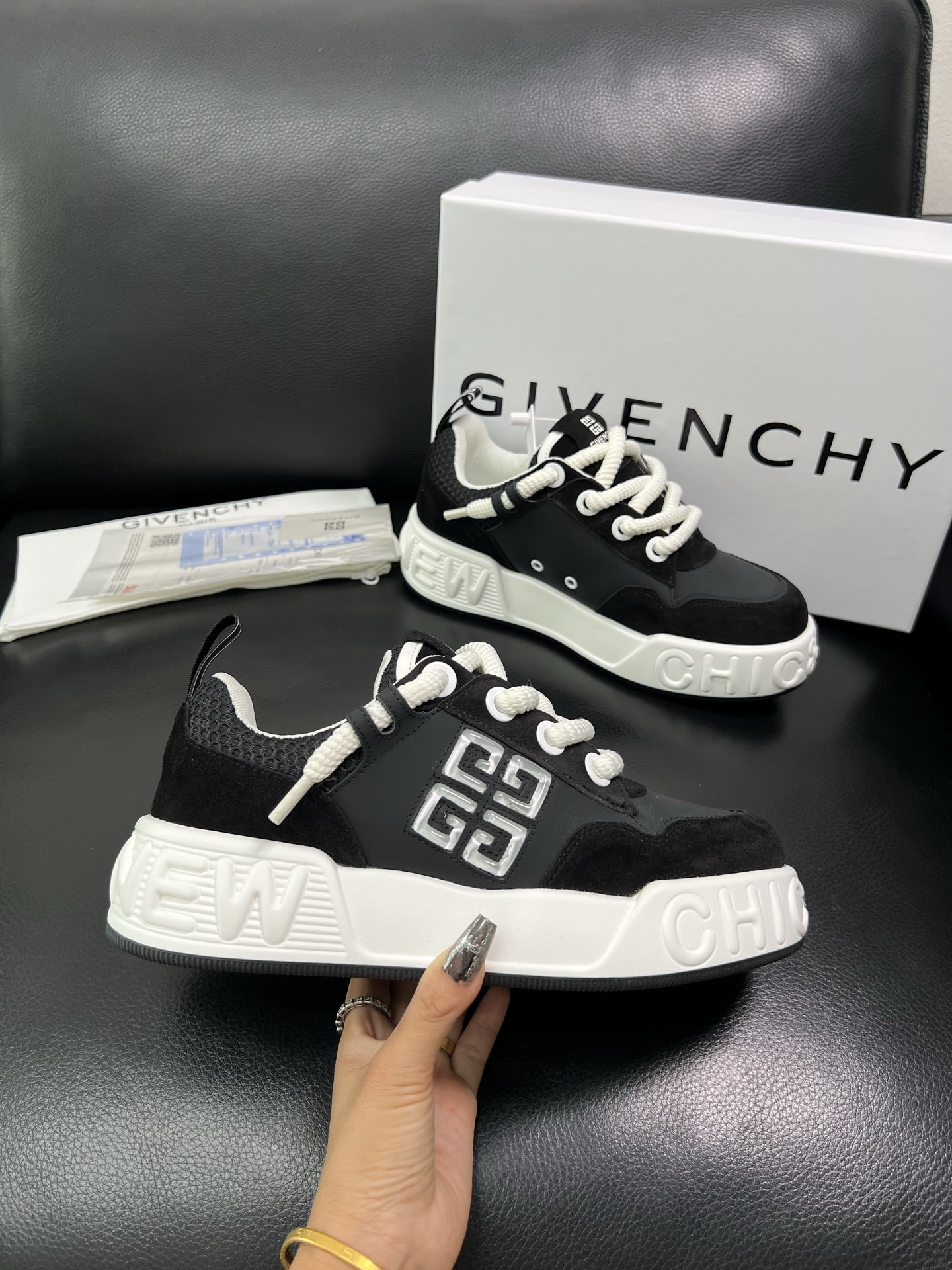 Givenchy 🔍顶级代购🇮🇹 纪梵希 新品专柜同步原厂配置，意大利进口牛皮搭配网布面料，全鞋配件私模