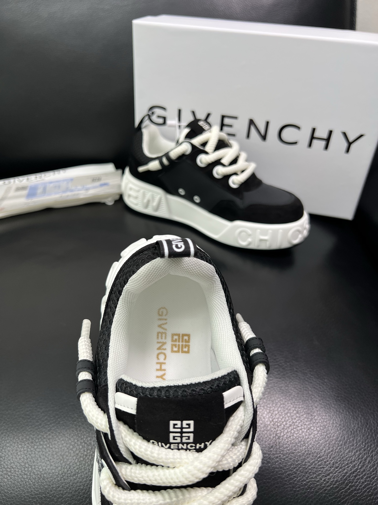 Givenchy 🔍顶级代购🇮🇹 纪梵希 新品专柜同步原厂配置，意大利进口牛皮搭配网布面料，全鞋配件私模