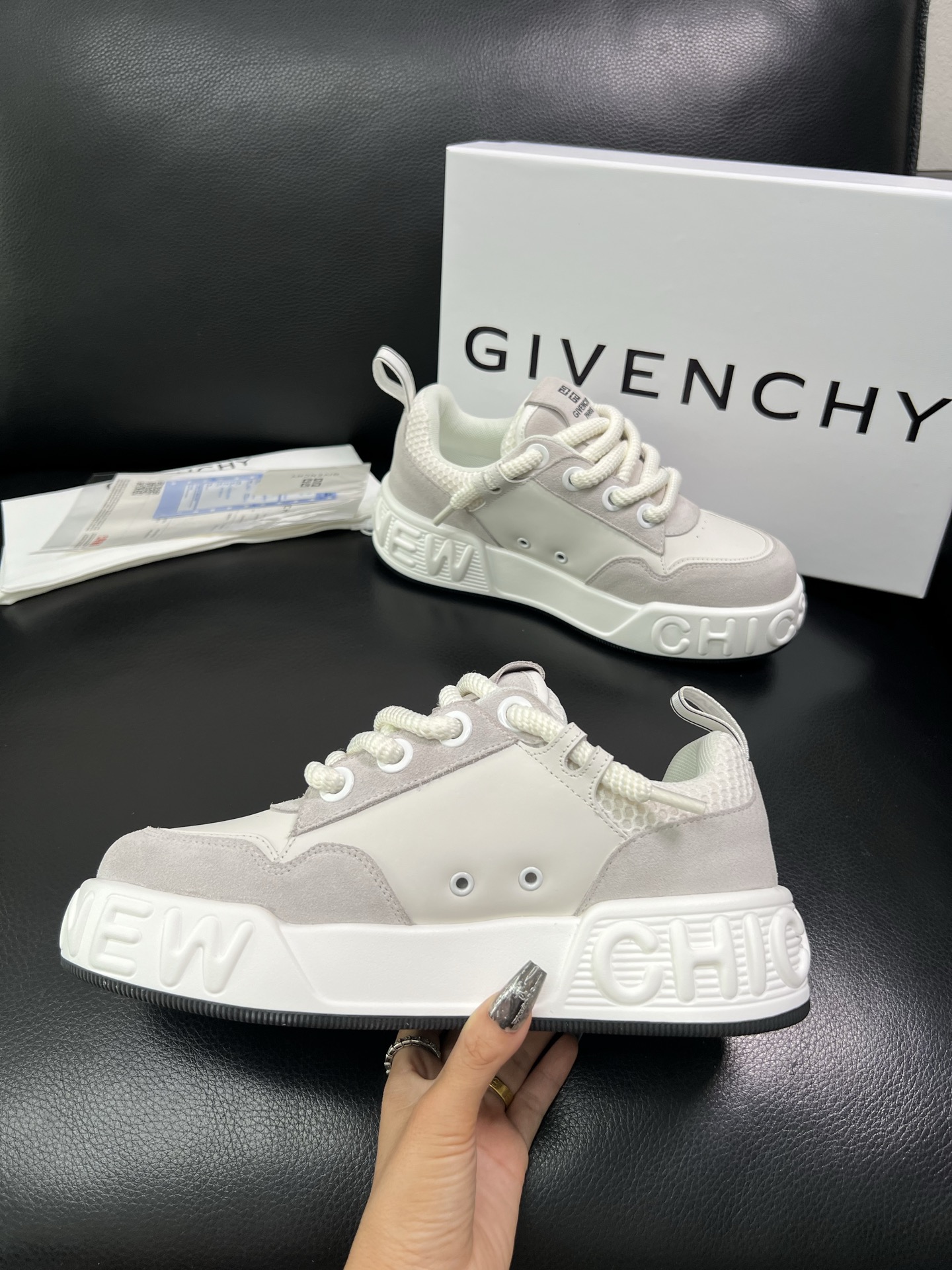 Givenchy 🔍顶级代购🇮🇹 纪梵希 新品专柜同步原厂配置，意大利进口牛皮搭配网布面料，全鞋配件私模