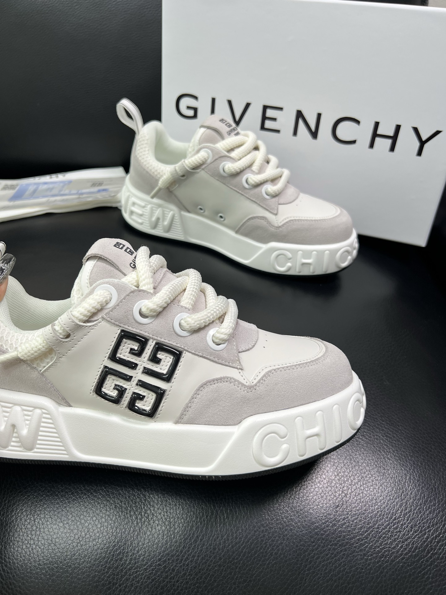 Givenchy 🔍顶级代购🇮🇹 纪梵希 新品专柜同步原厂配置，意大利进口牛皮搭配网布面料，全鞋配件私模